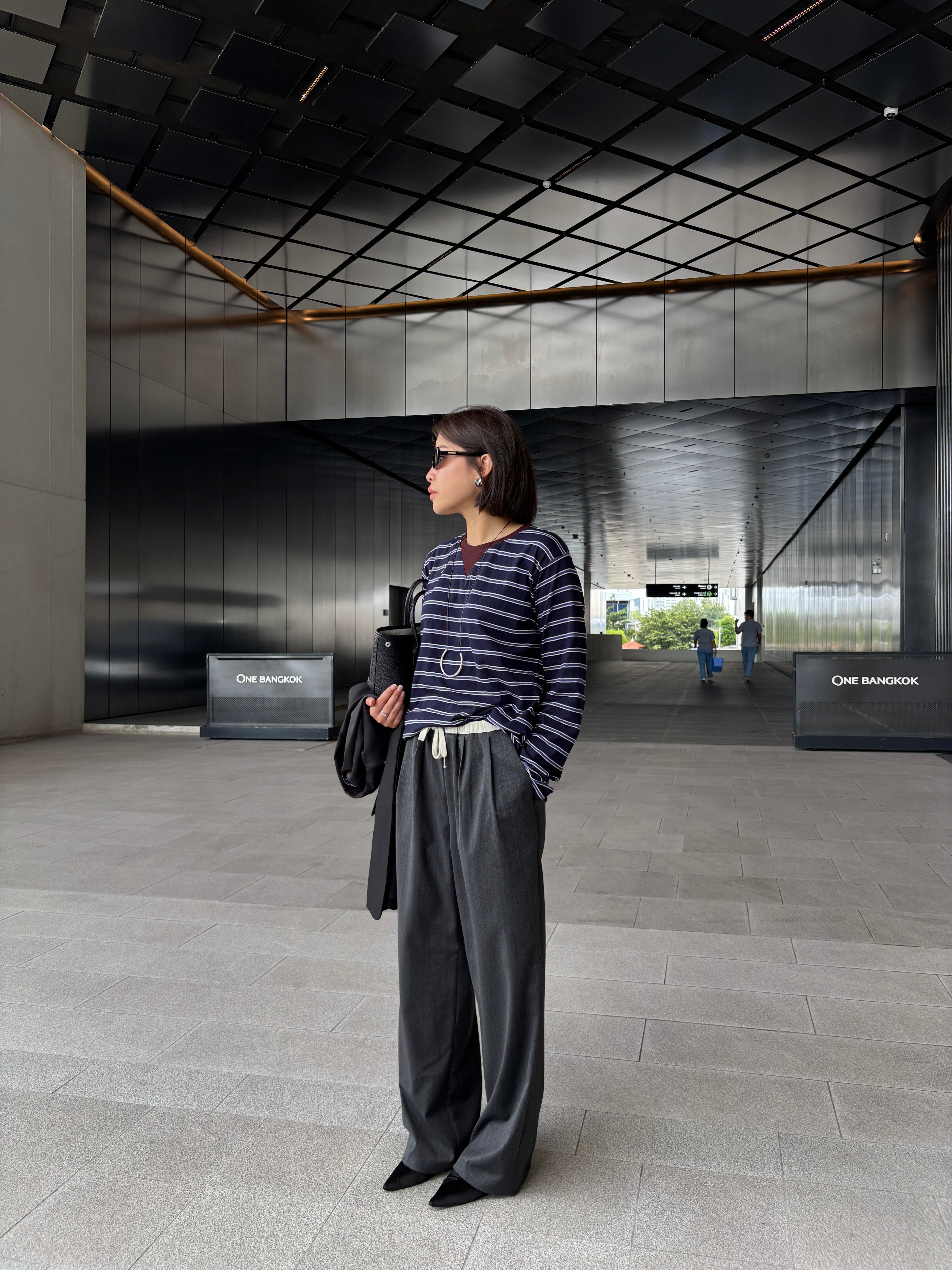 contrast drawstring waist trousers