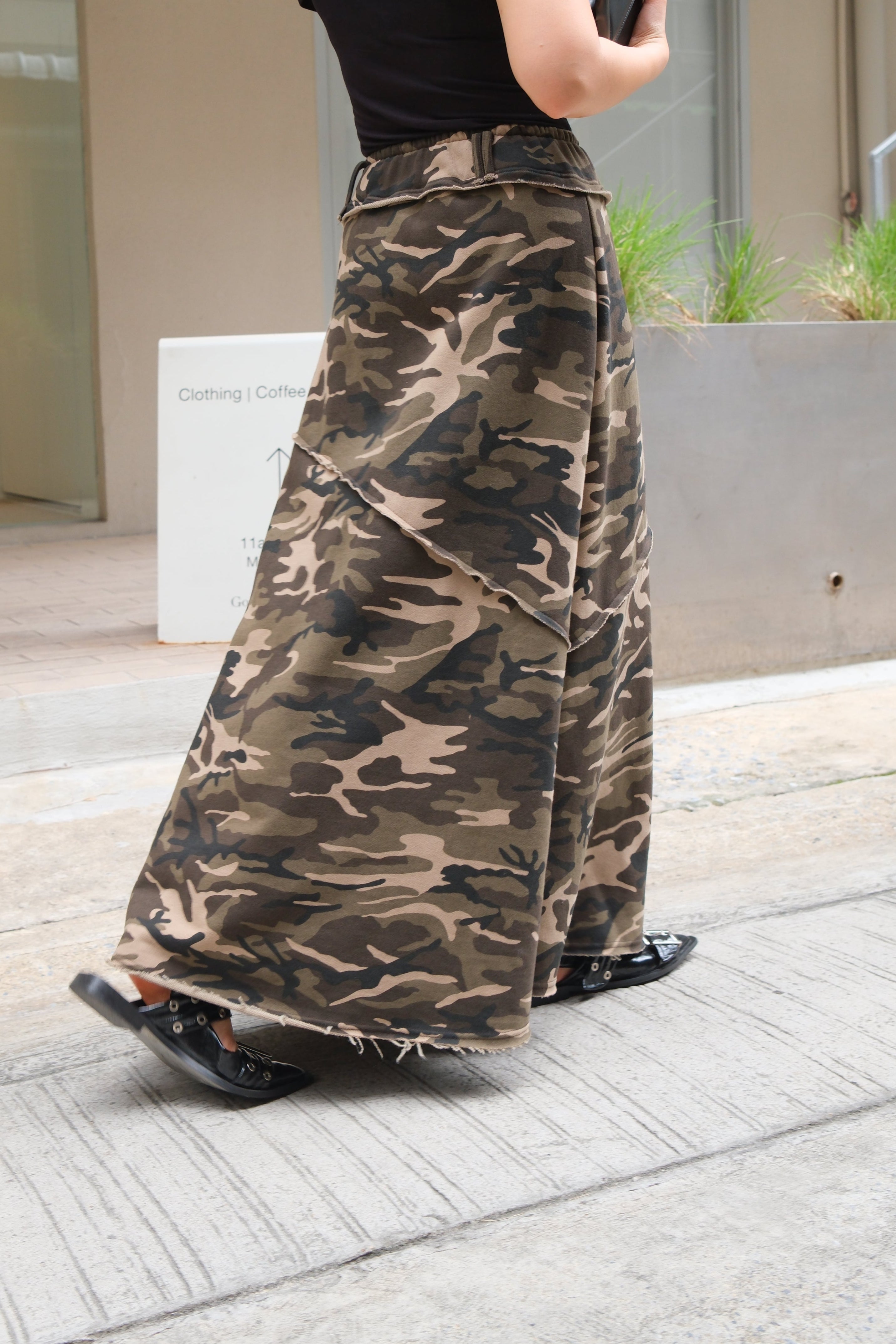 Elasticated waist camo maxi skirt