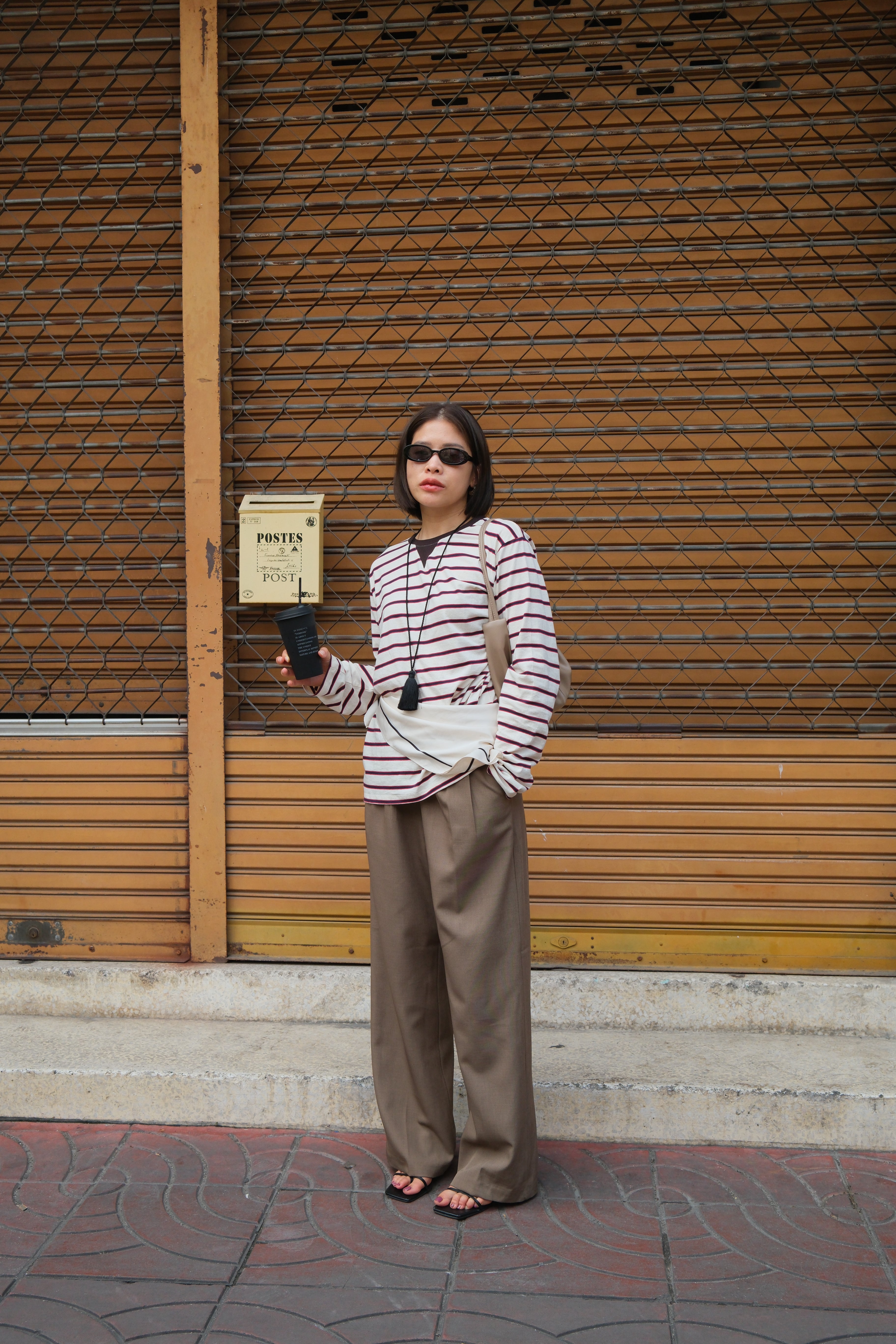 contrast drawstring waist trousers