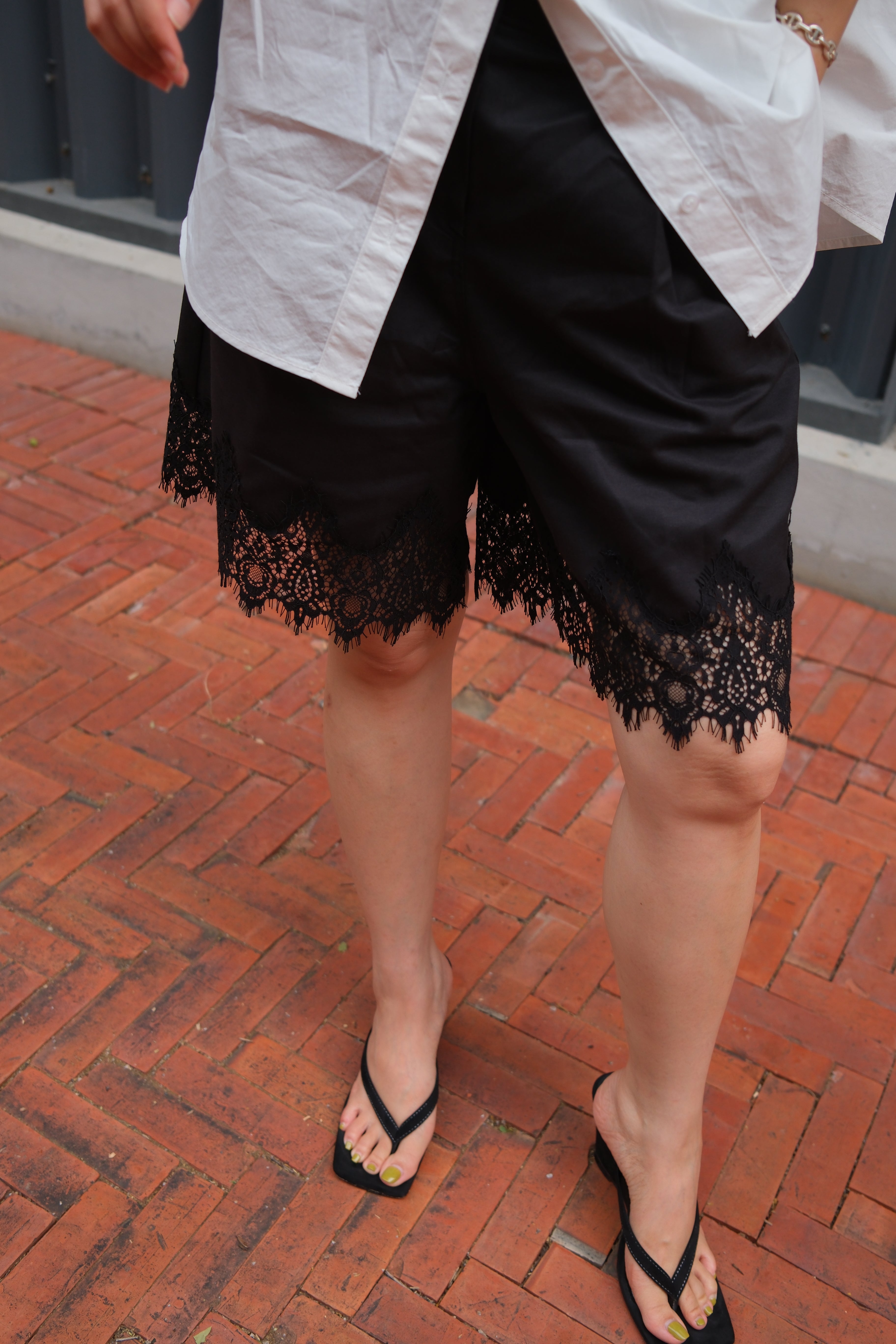Como Lace Bermuda shorts