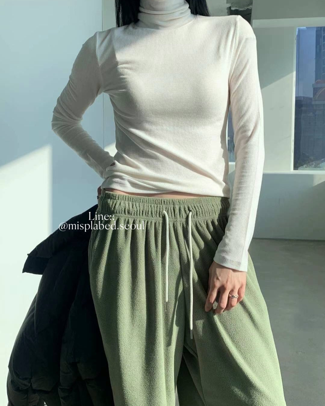 ribbed turtleneck long sleeve tee