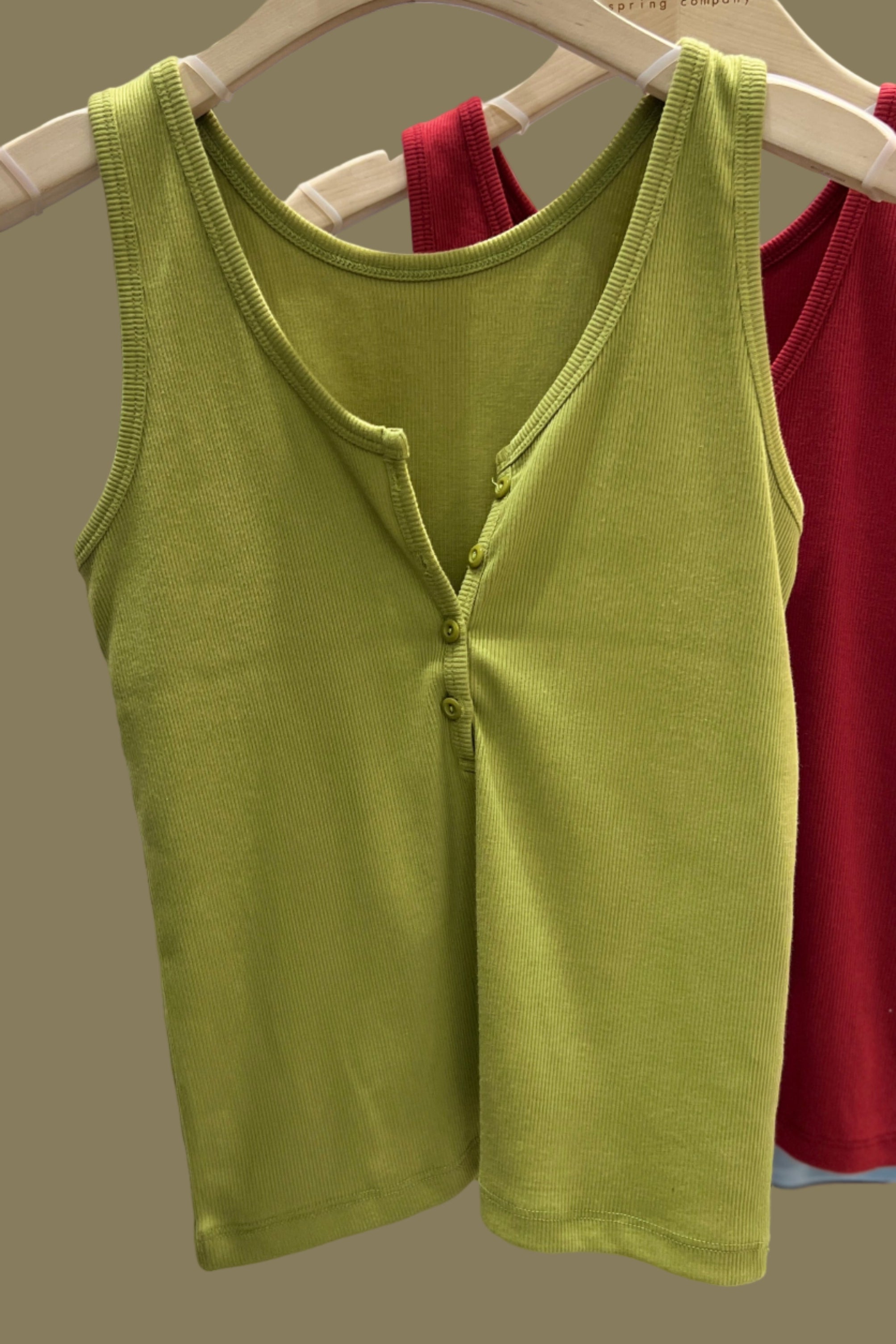 button slim tank top