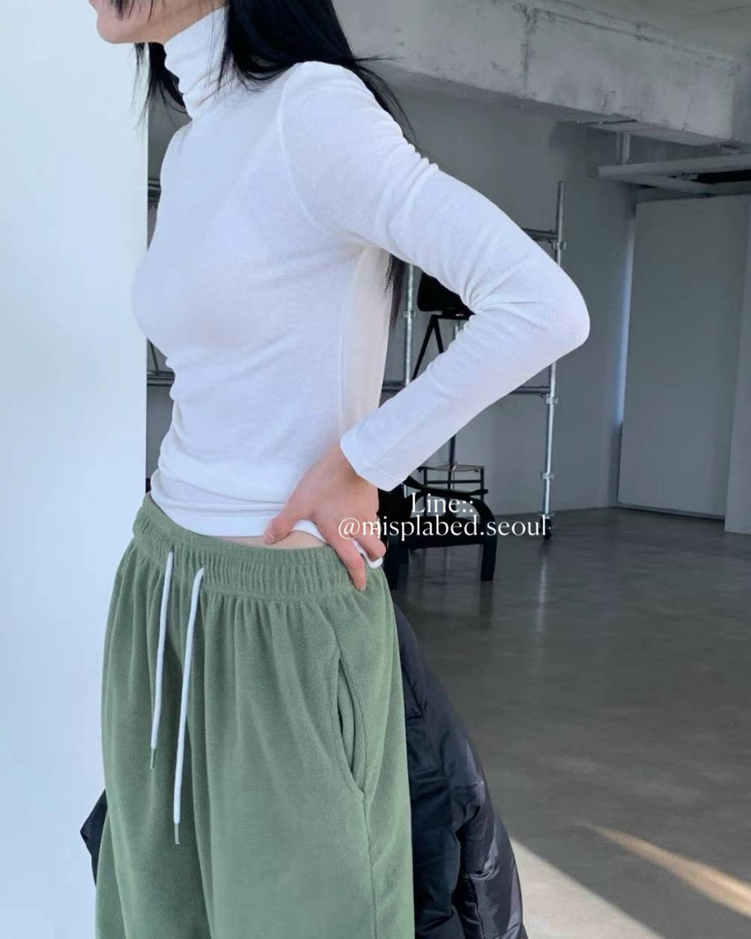 ribbed turtleneck long sleeve tee