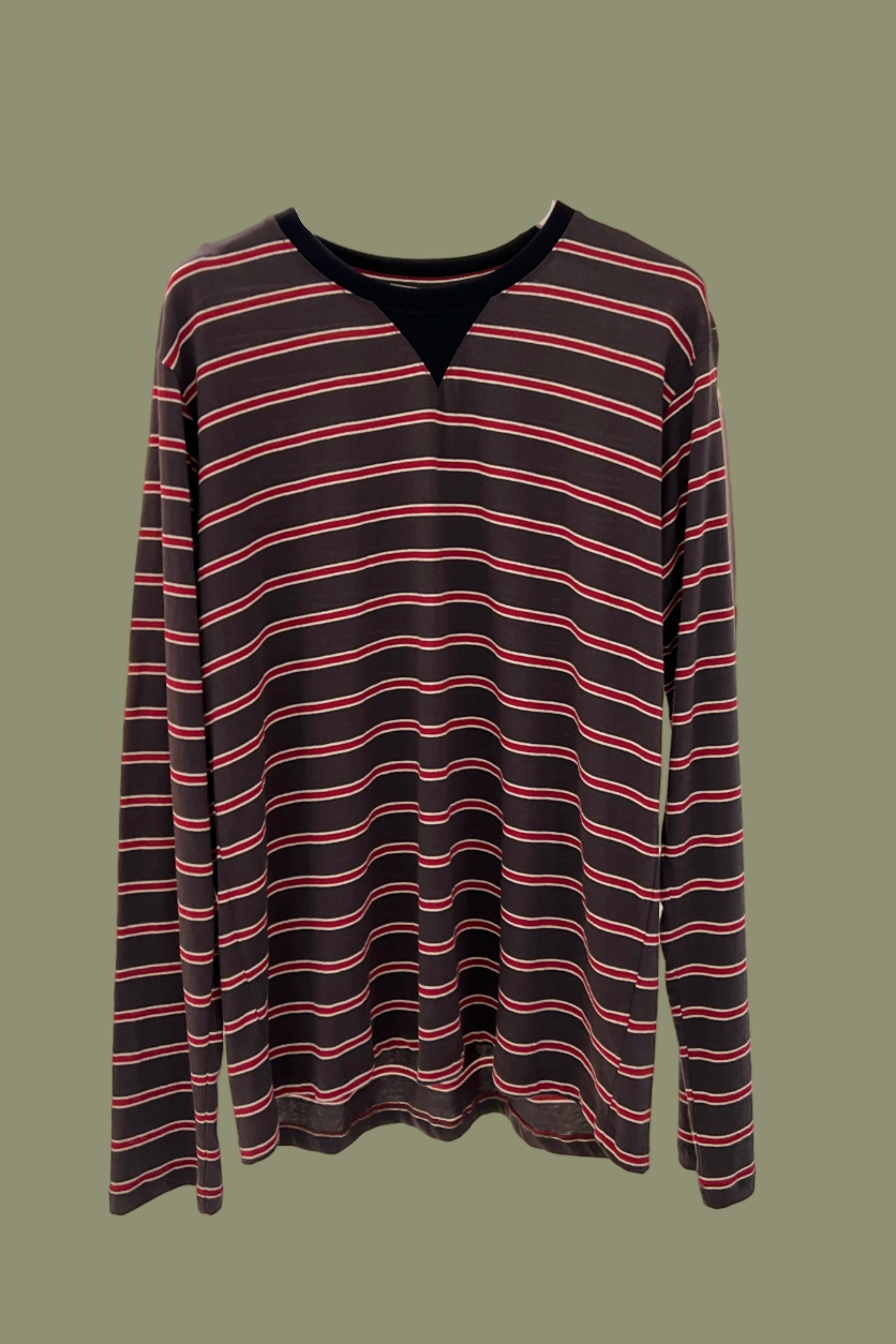 Triangle collar striped long-sleeve soft tee