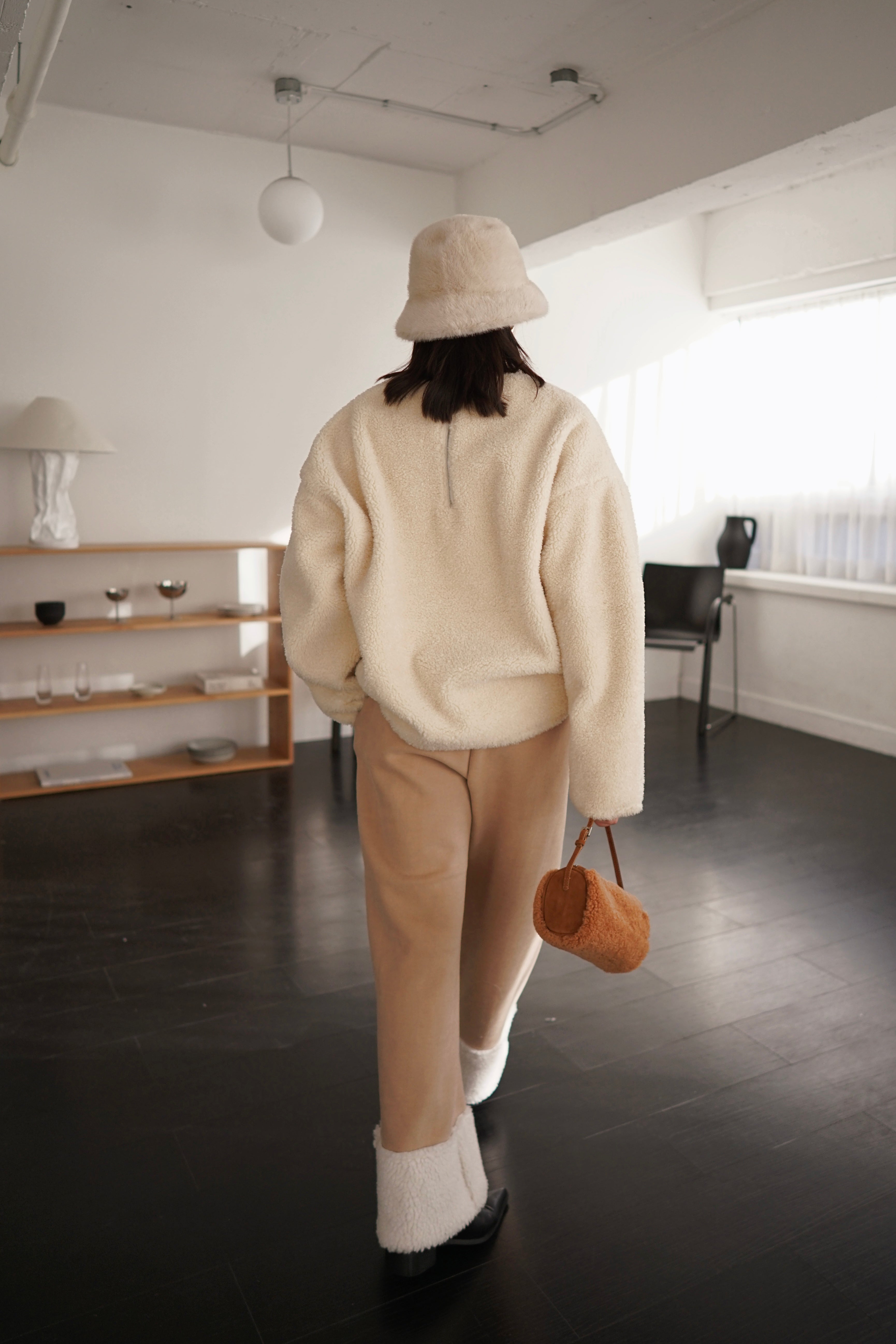 Fleece curve sleeve sweater