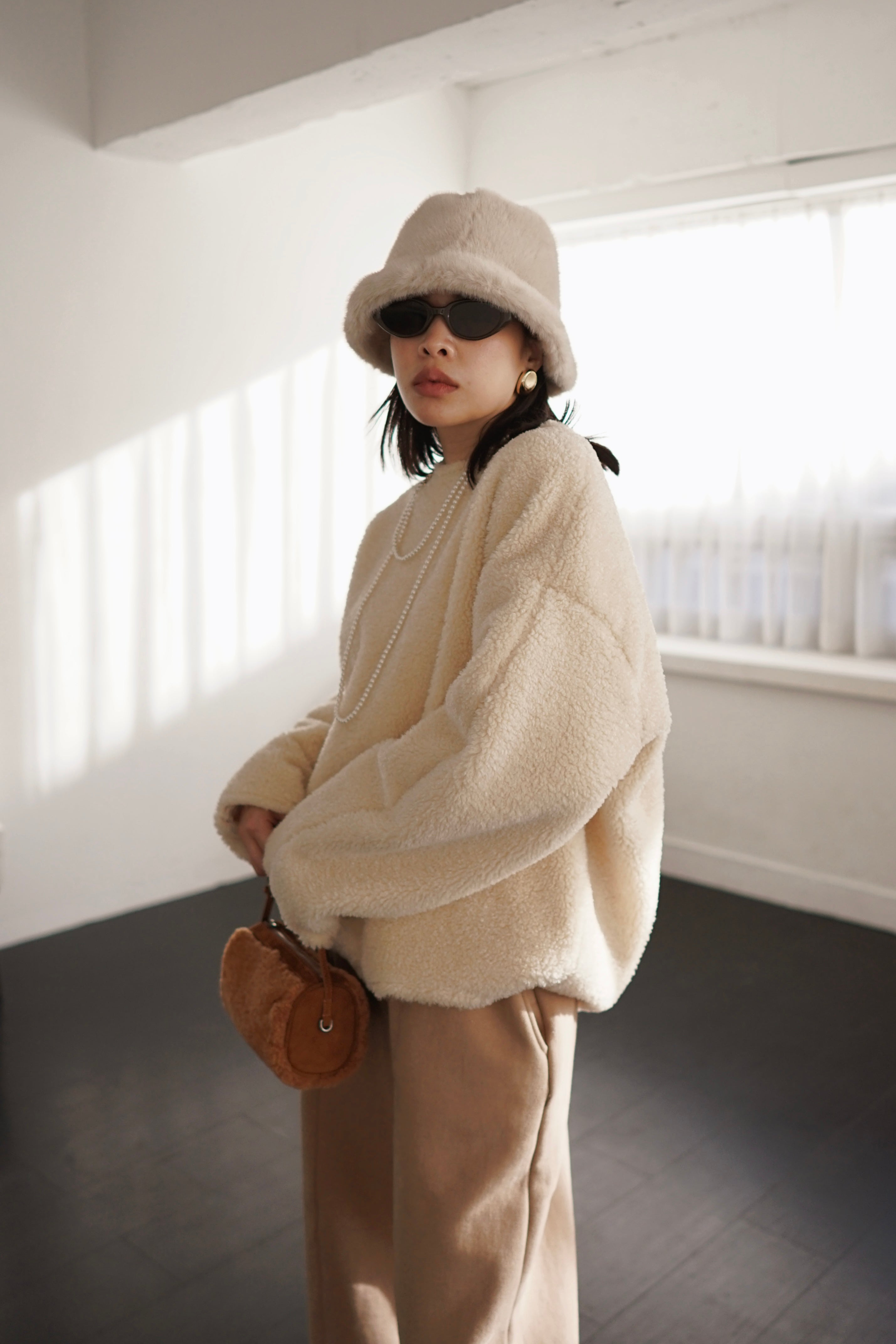 Fleece curve sleeve sweater