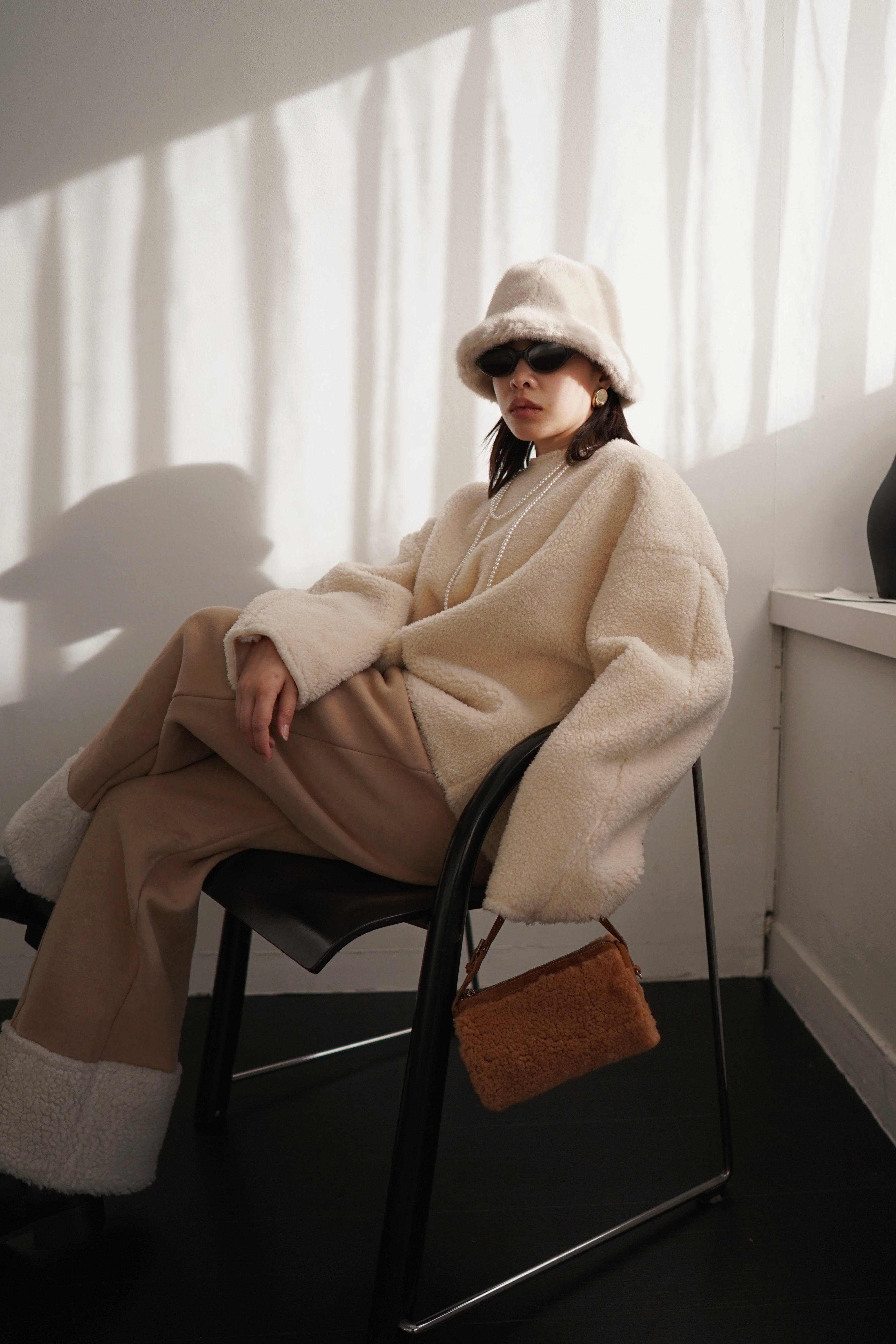 Fleece curve sleeve sweater