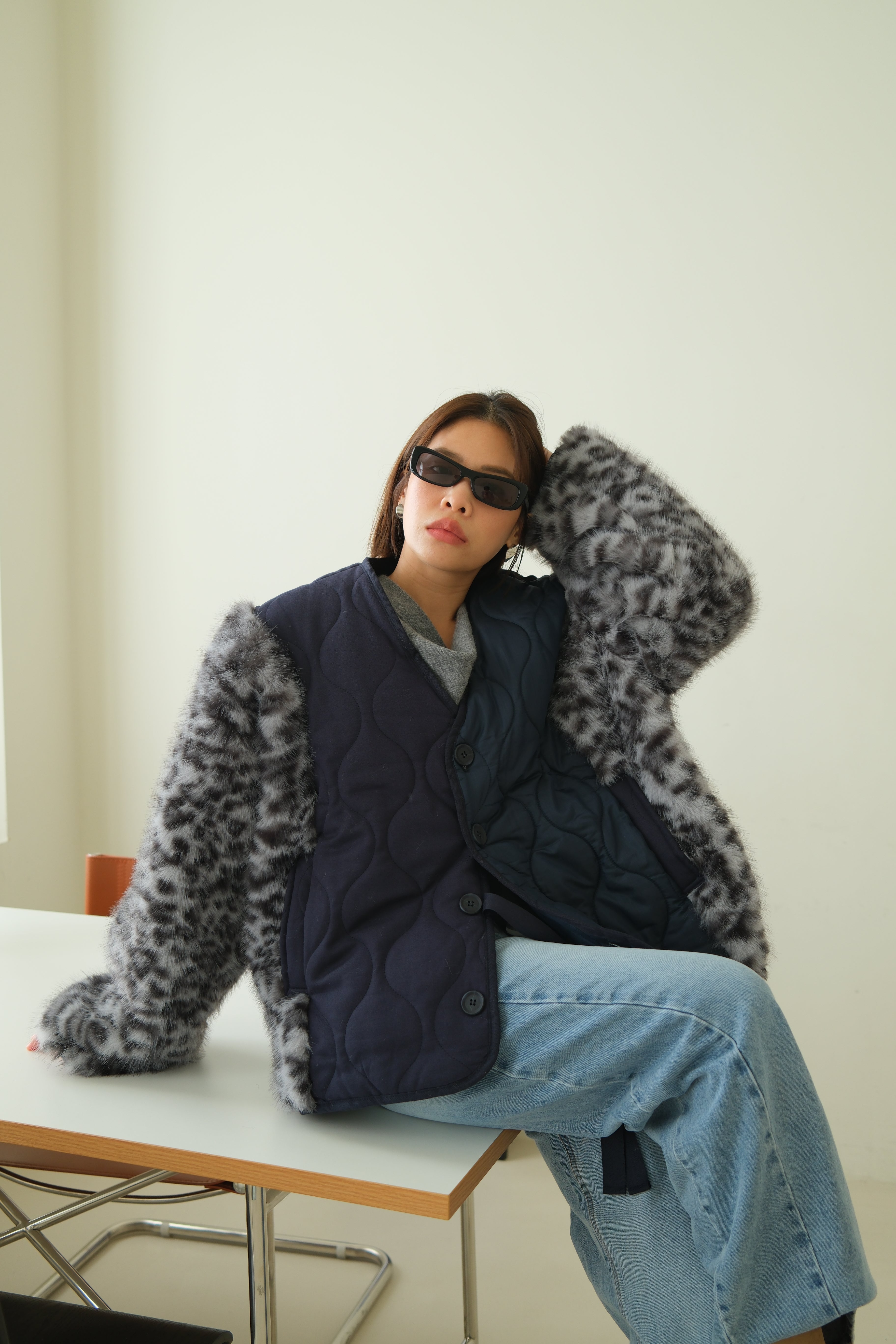 Leopard faux fur sleeve quilted jacket