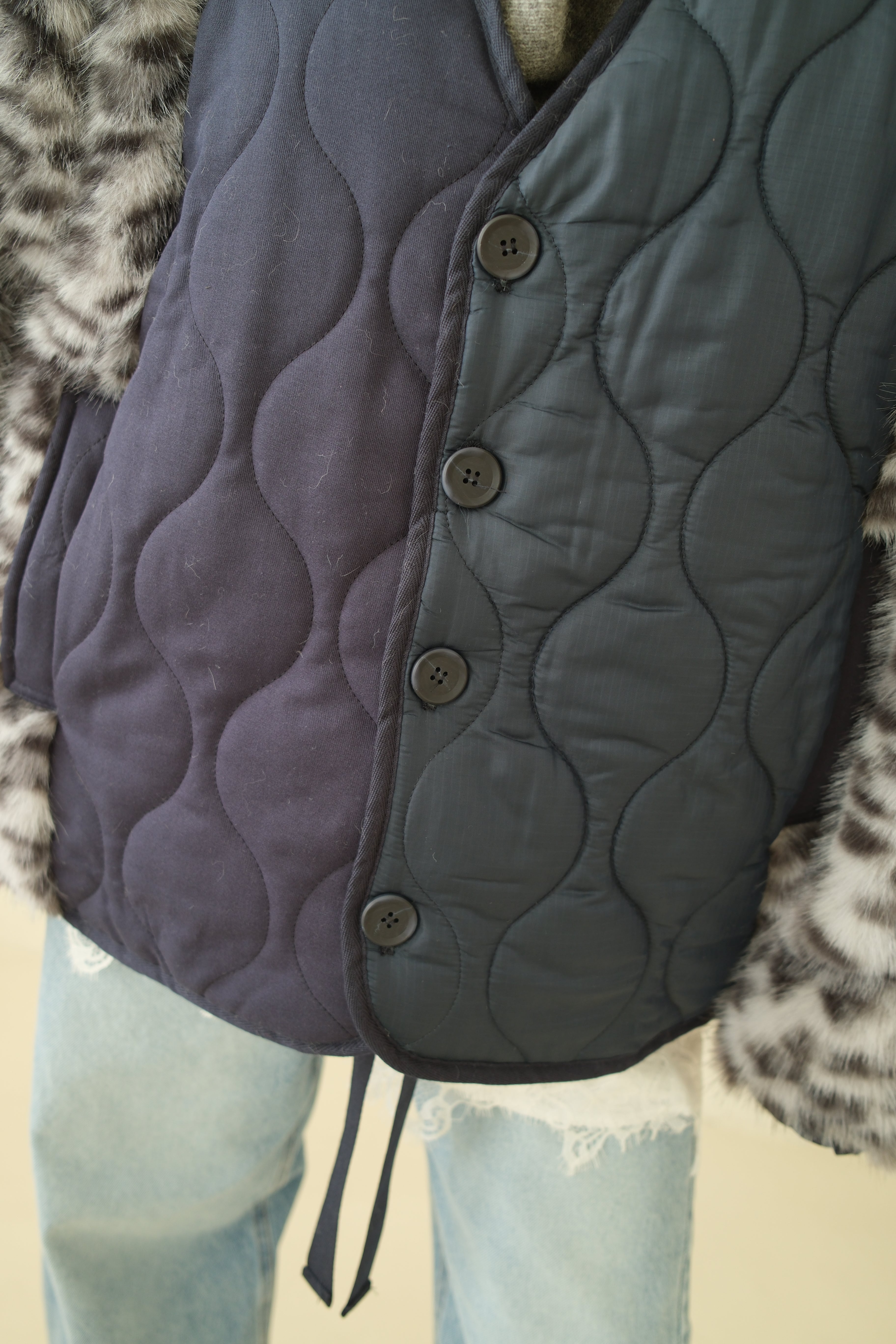 Leopard faux fur sleeve quilted jacket