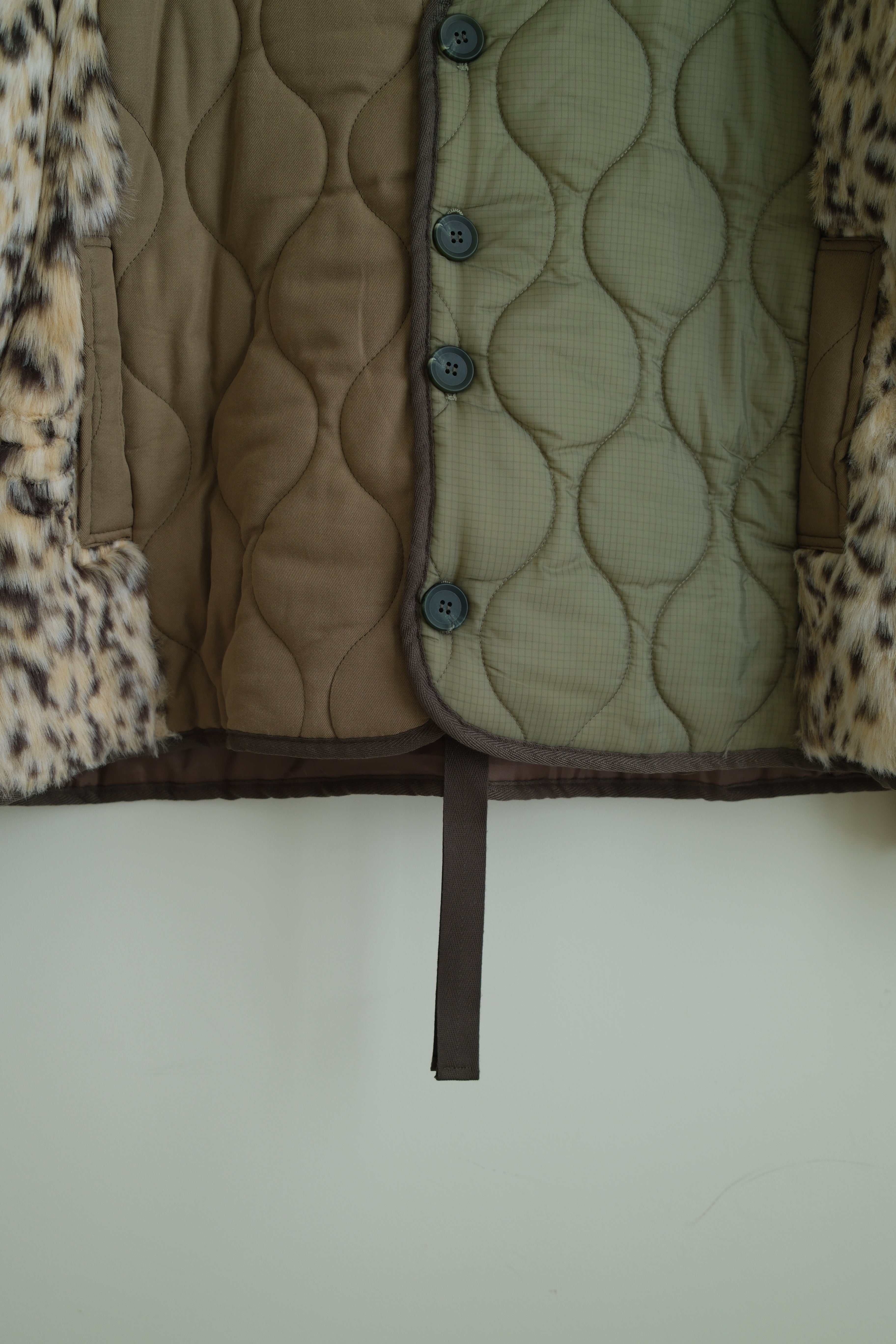 Leopard faux fur sleeve quilted jacket