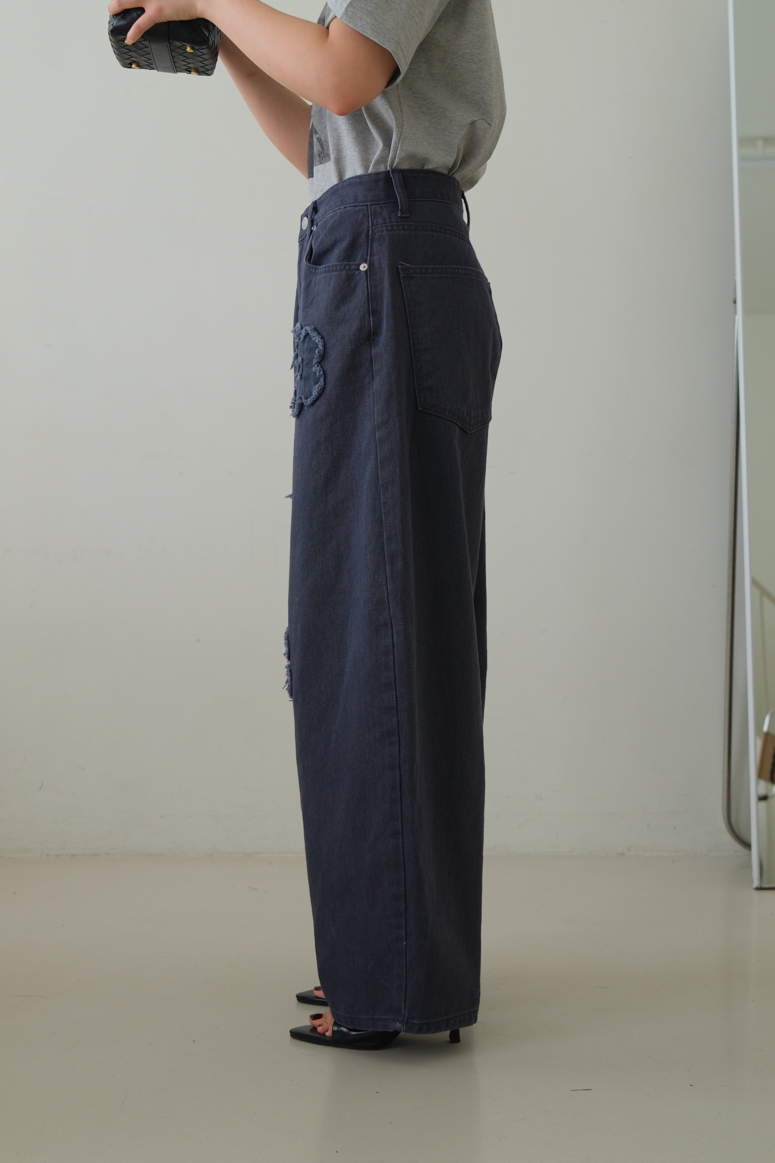 Tonal Embroidered Balloon Jeans