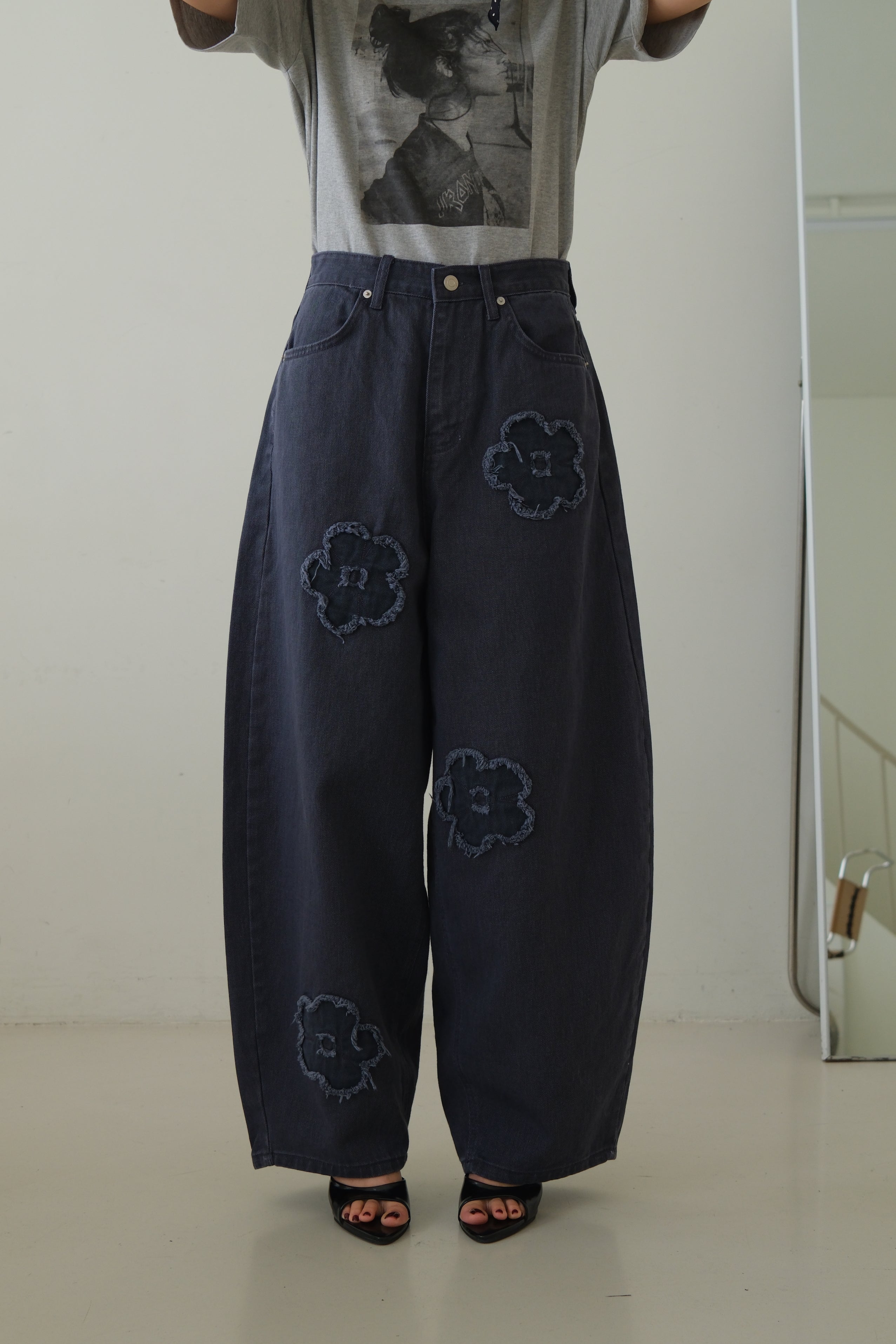 Tonal Embroidered Balloon Jeans