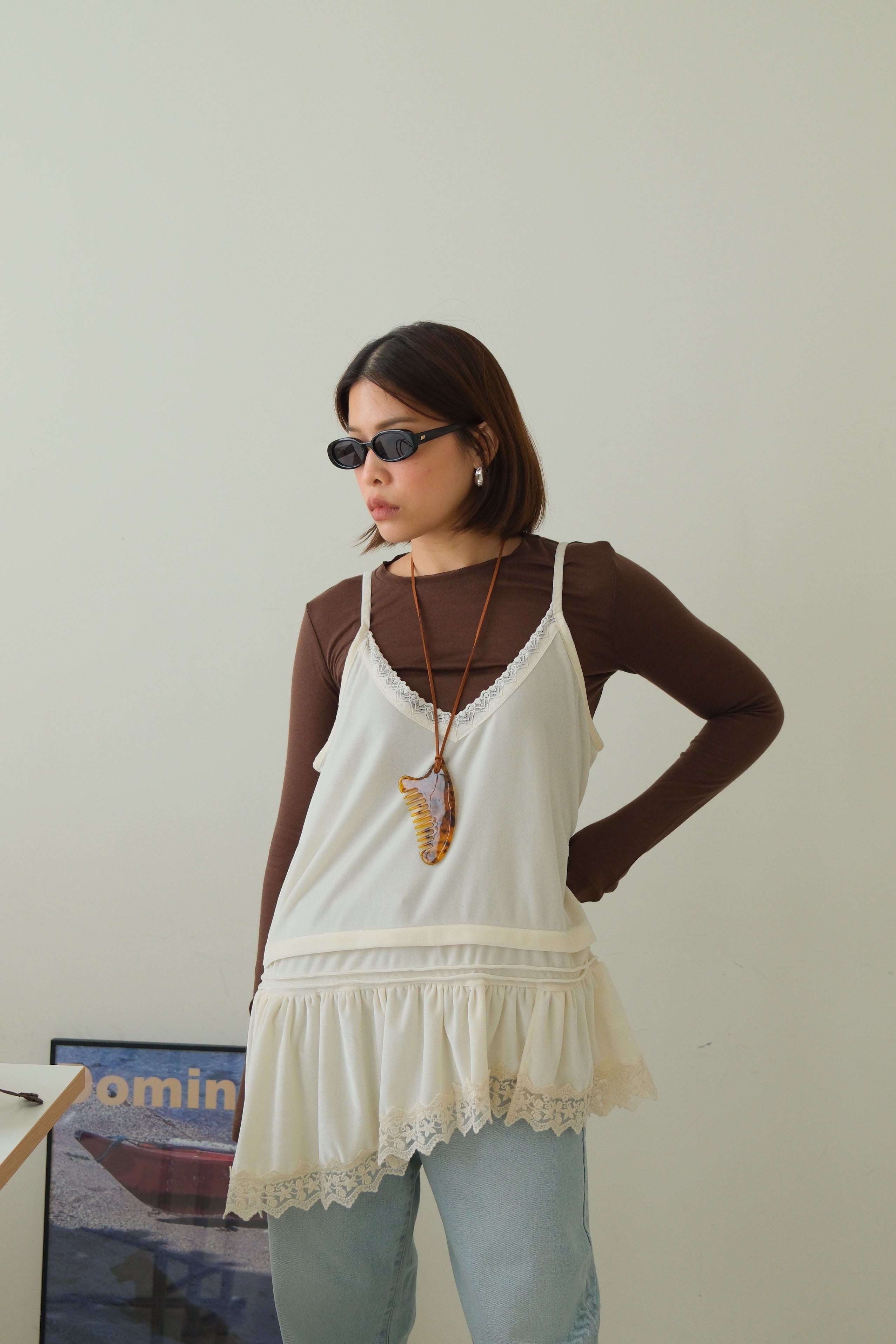 Lacey edge unbalance velvet cami sole