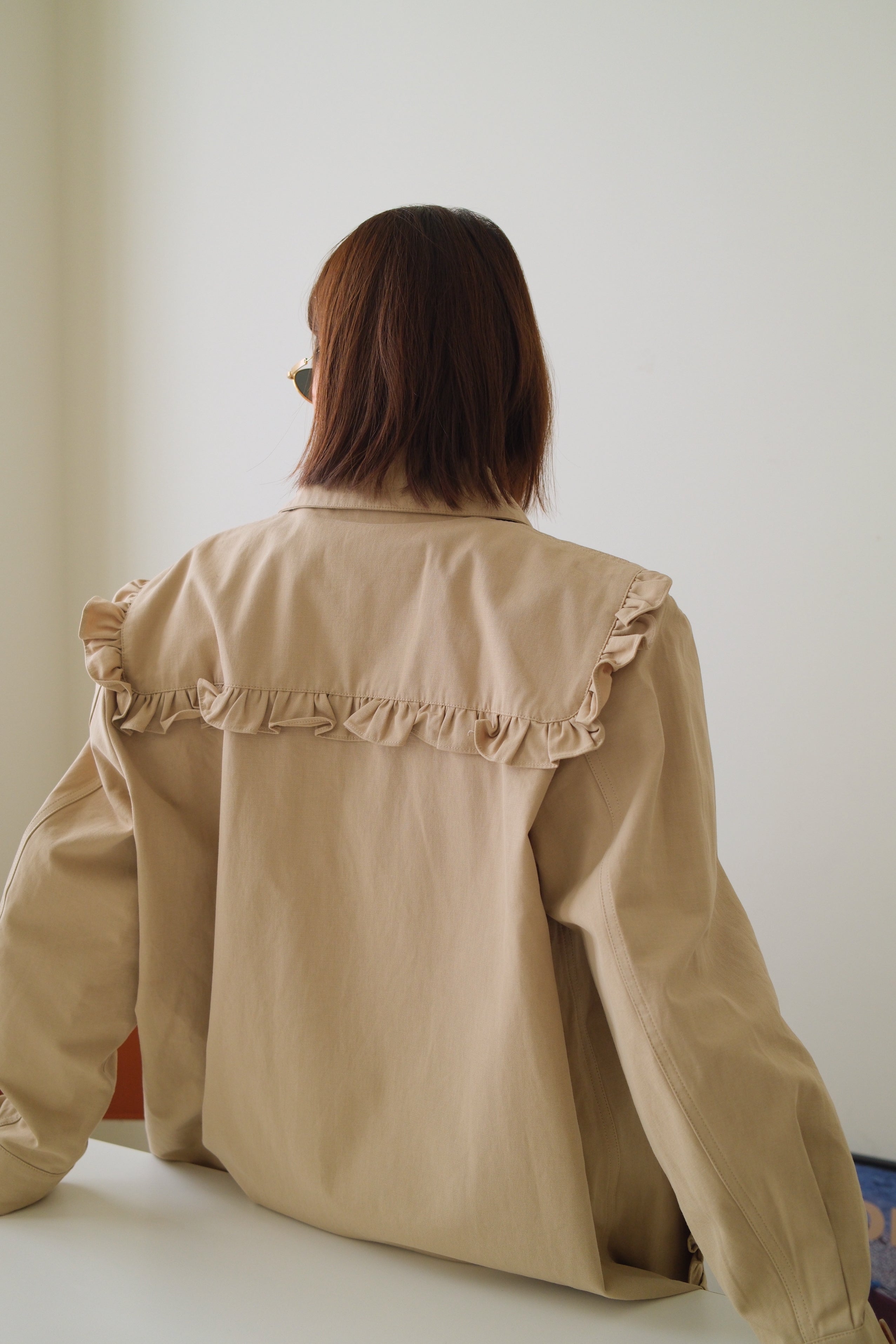 Frill jacket with removable pocket
