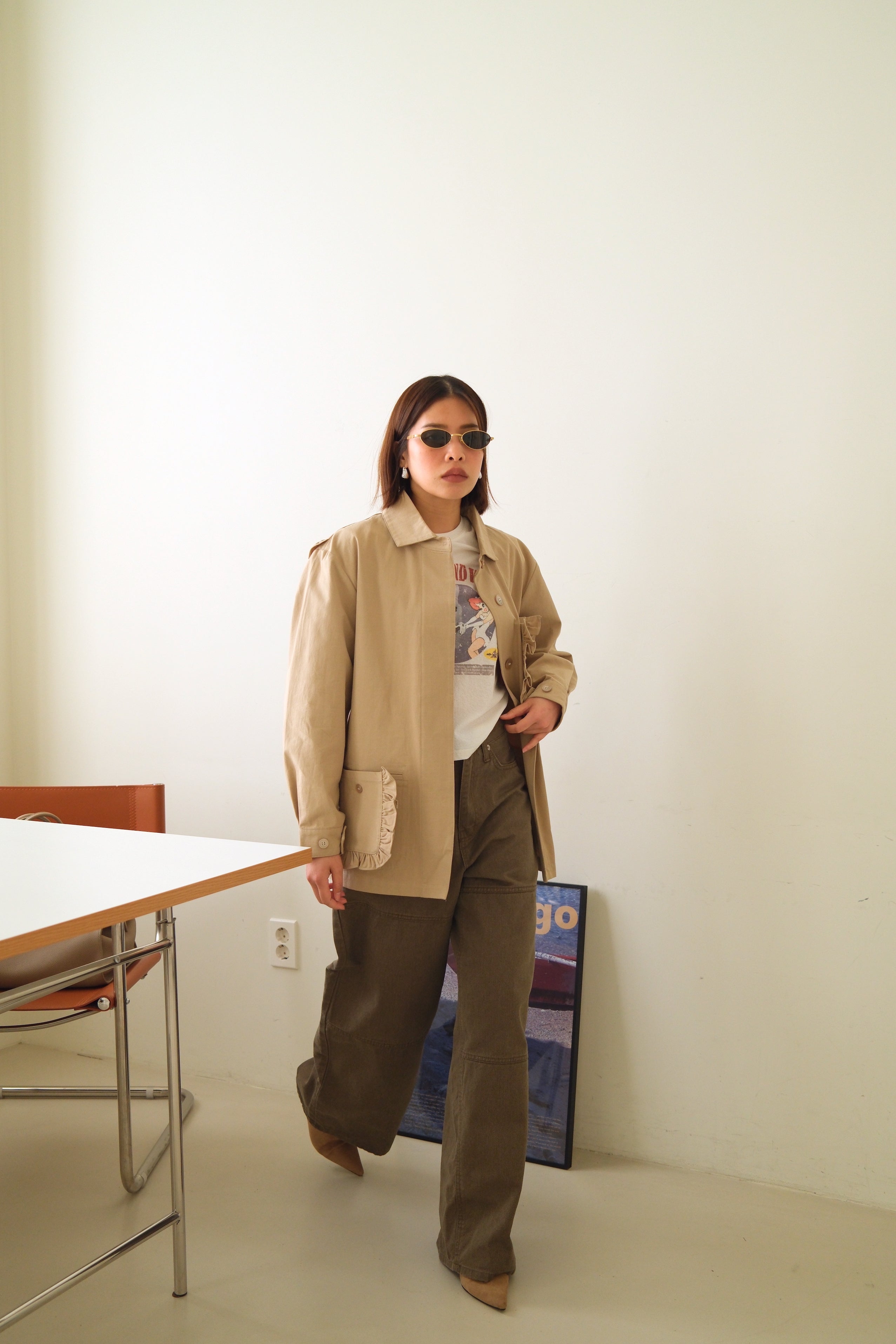 Frill jacket with removable pocket