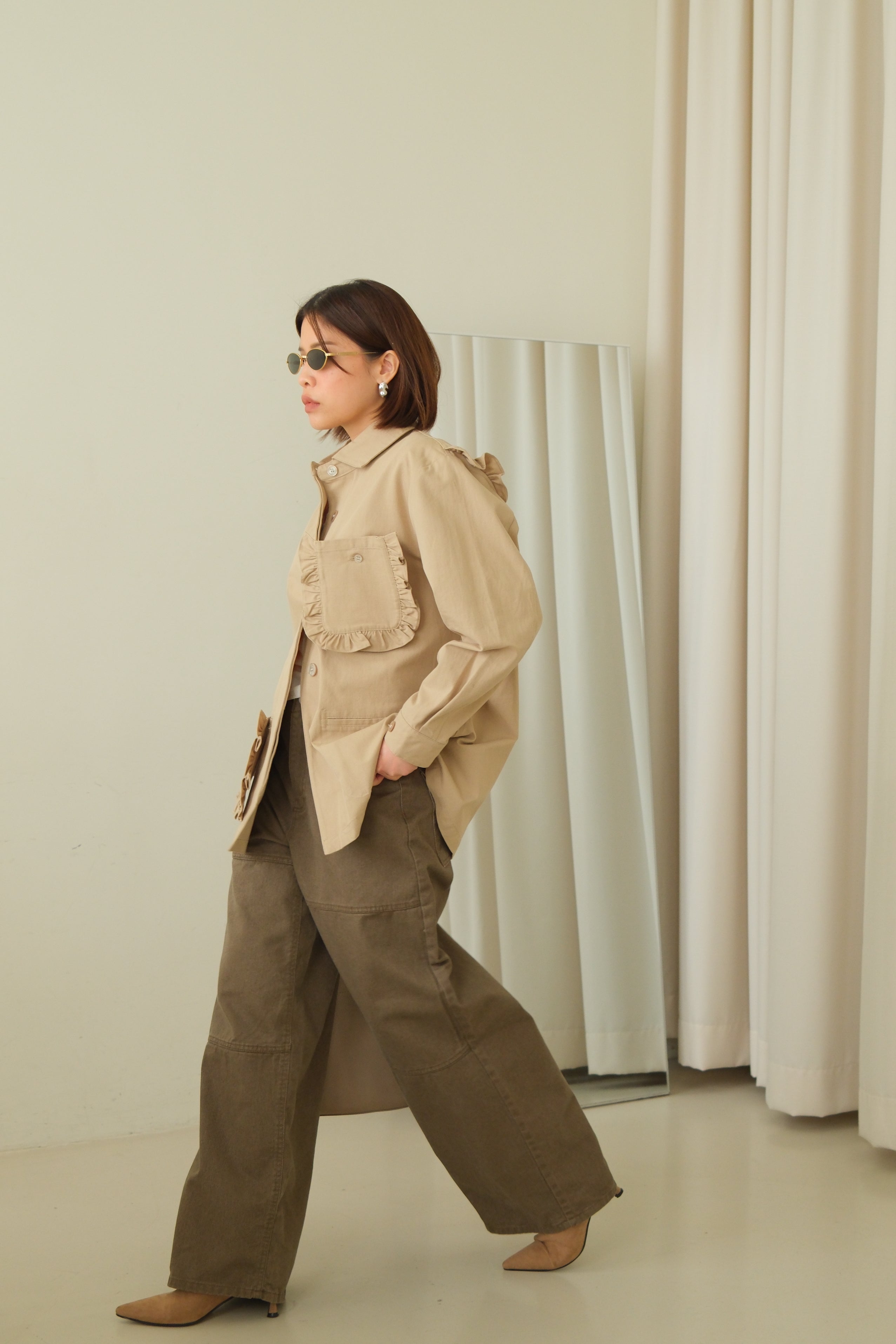 Frill jacket with removable pocket