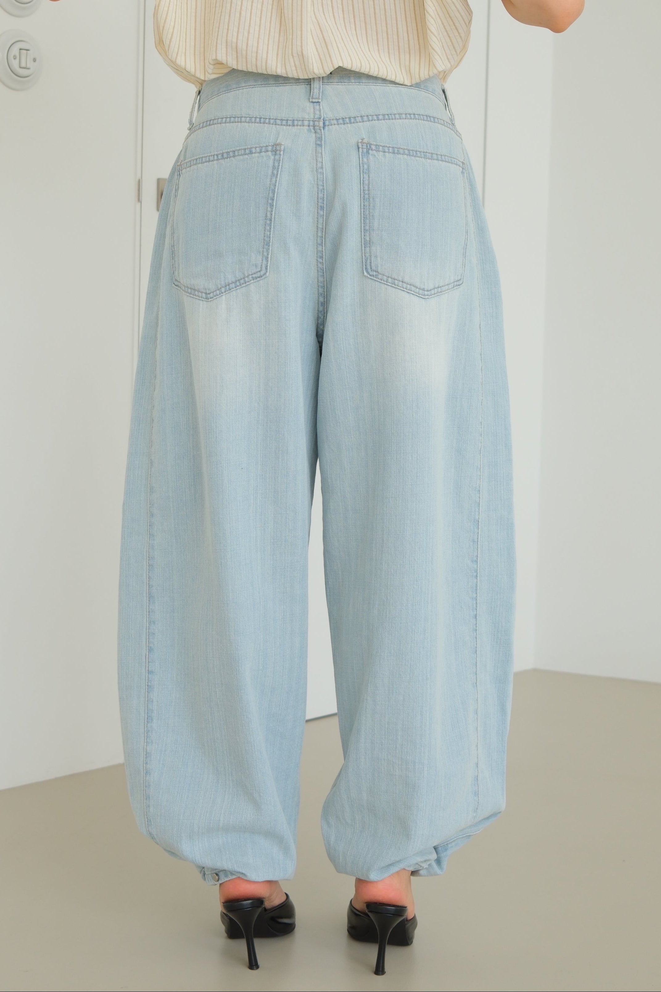 Posi Button-Detail Soft Jeans