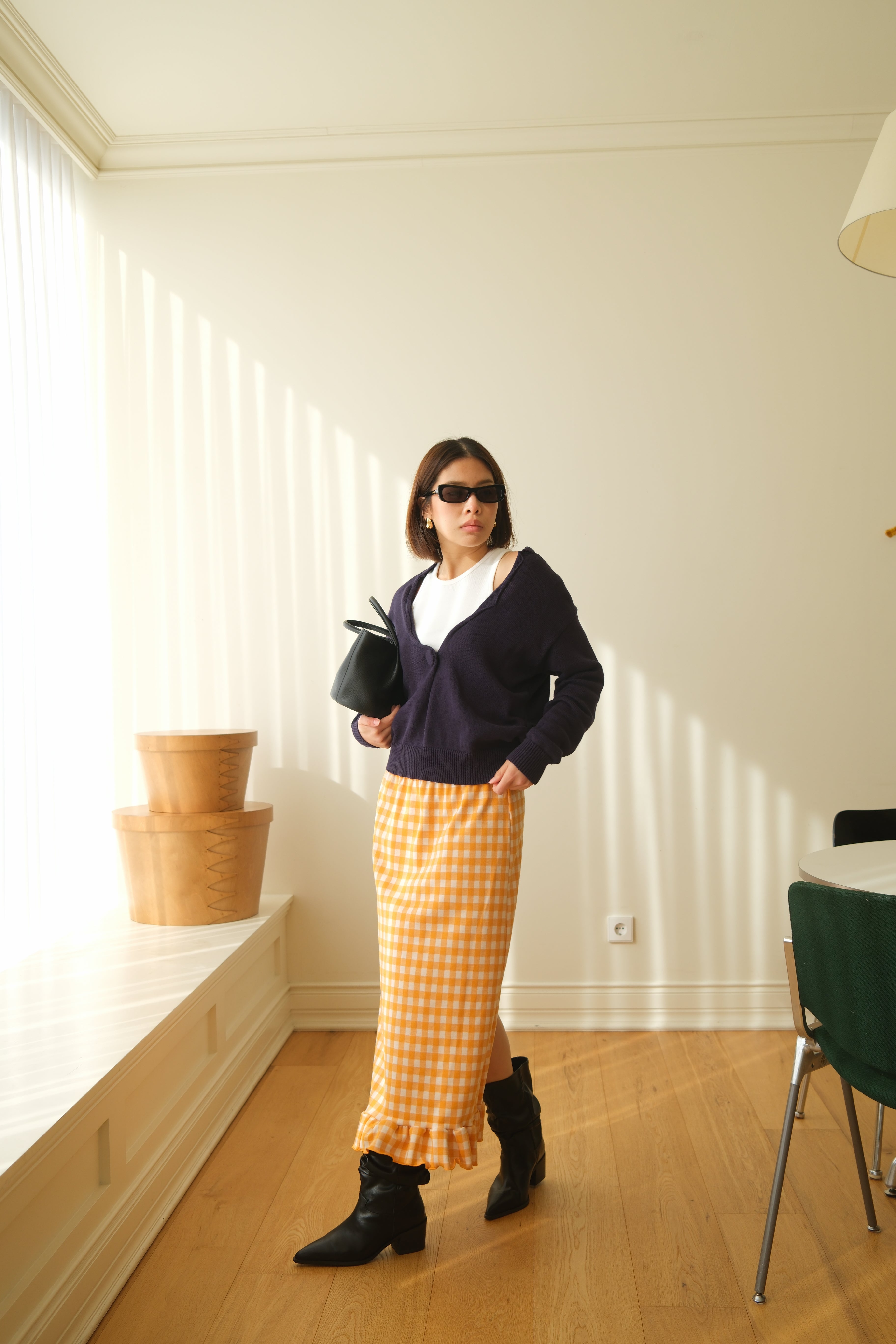 Deep v neck bold button knit sweatshirt