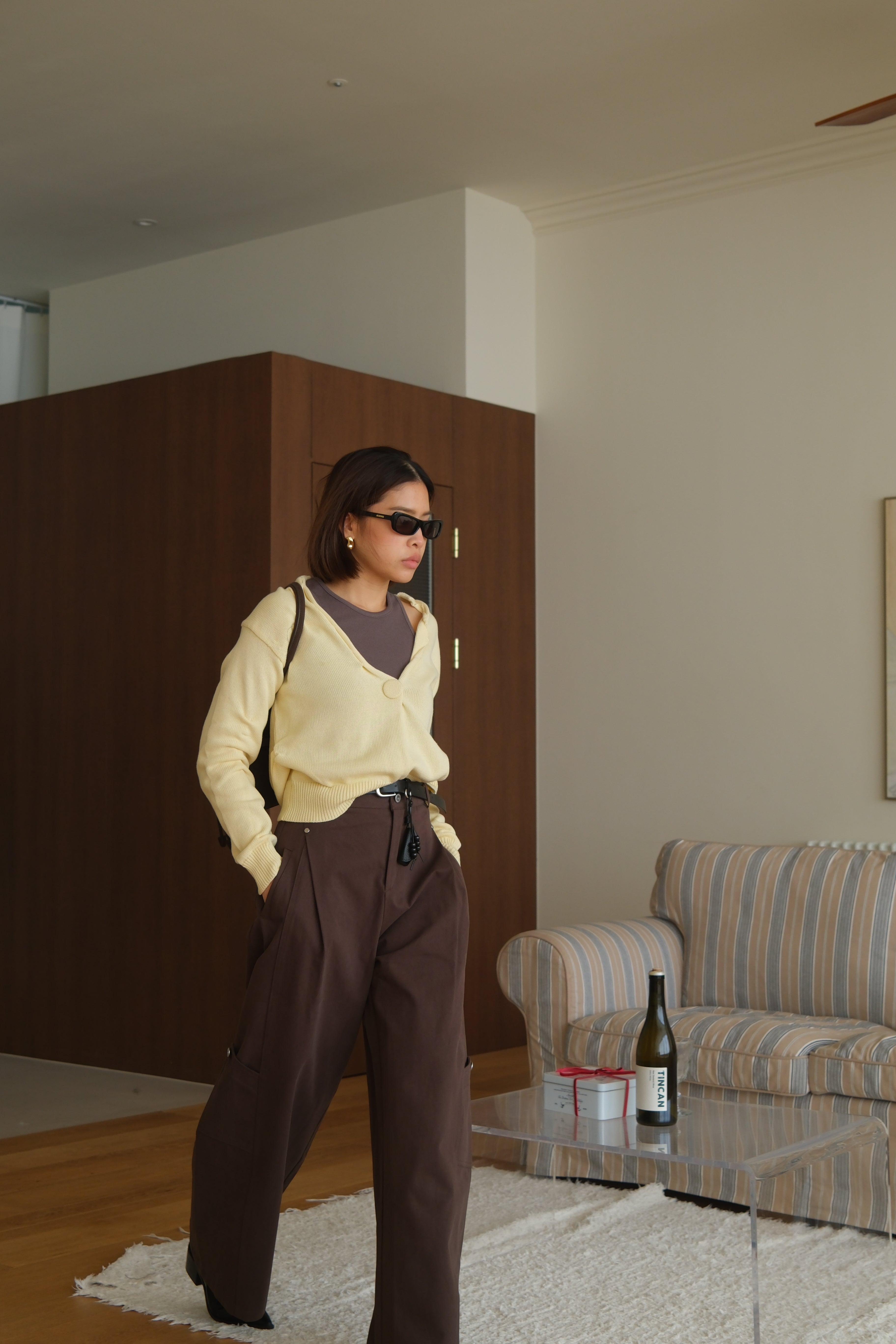 Deep v neck bold button knit sweatshirt