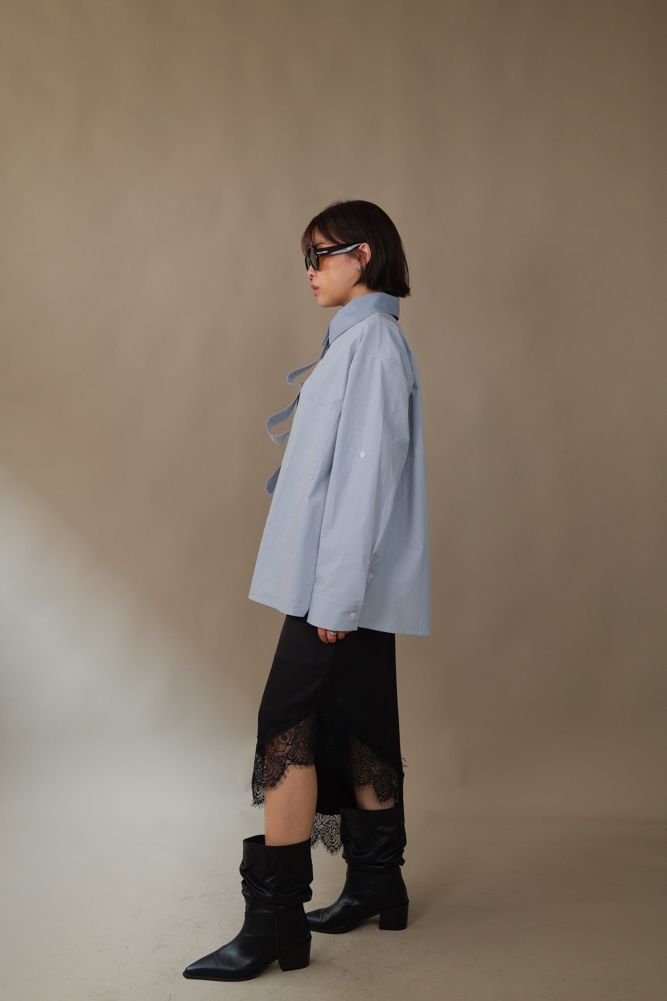 Kalm removable collar and tape shirt