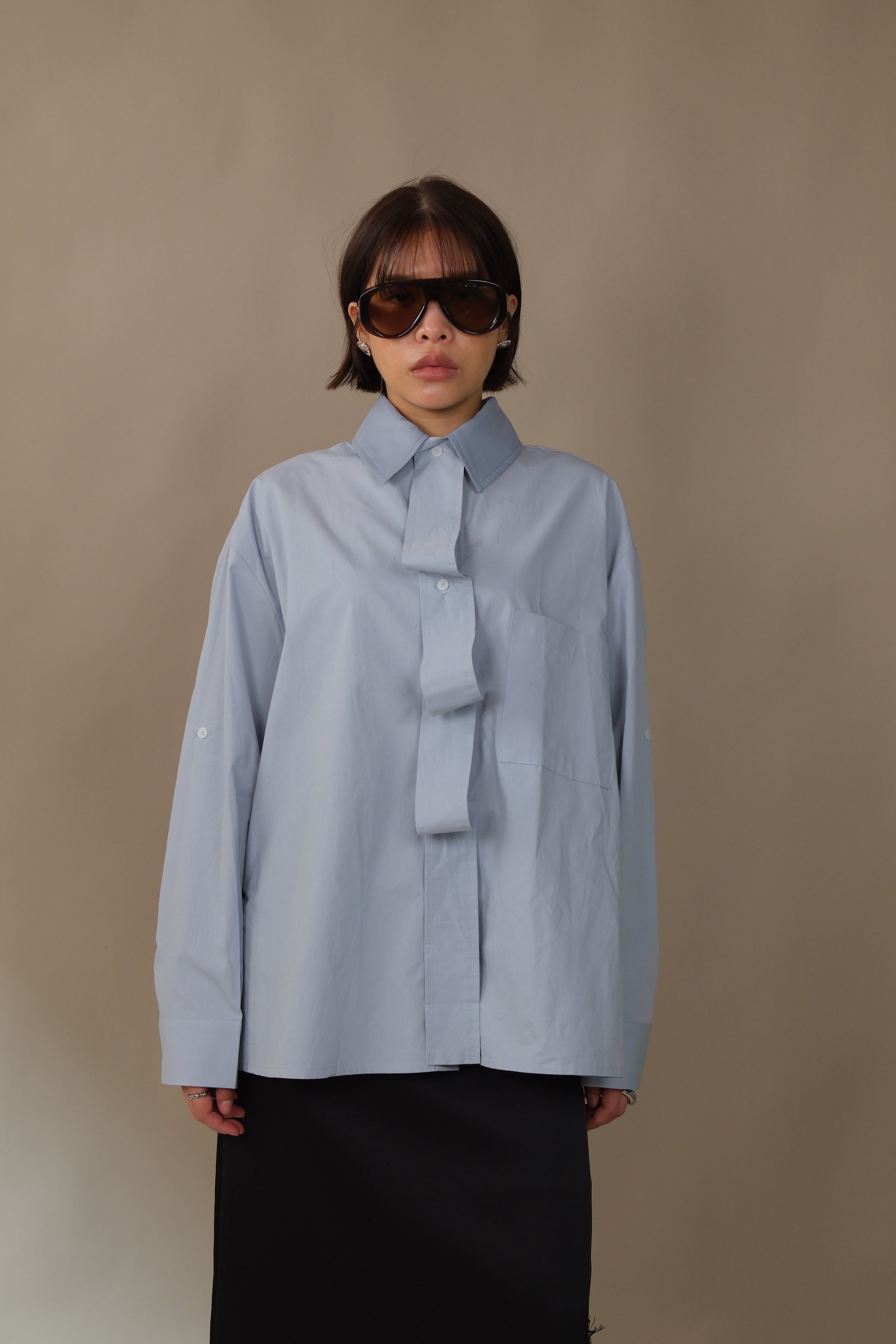 Kalm removable collar and tape shirt