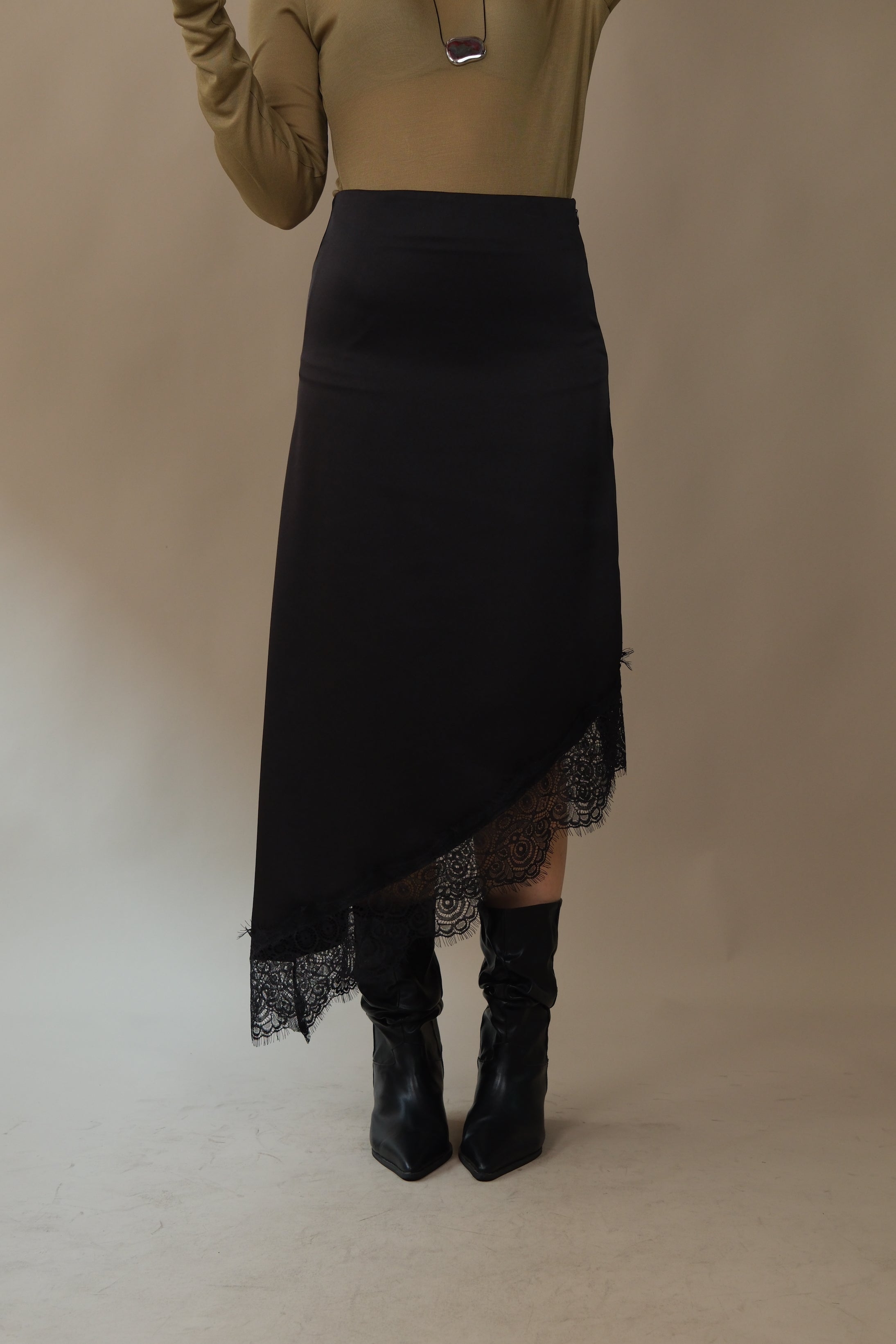 Klaire lace hem unbalance silky skirt