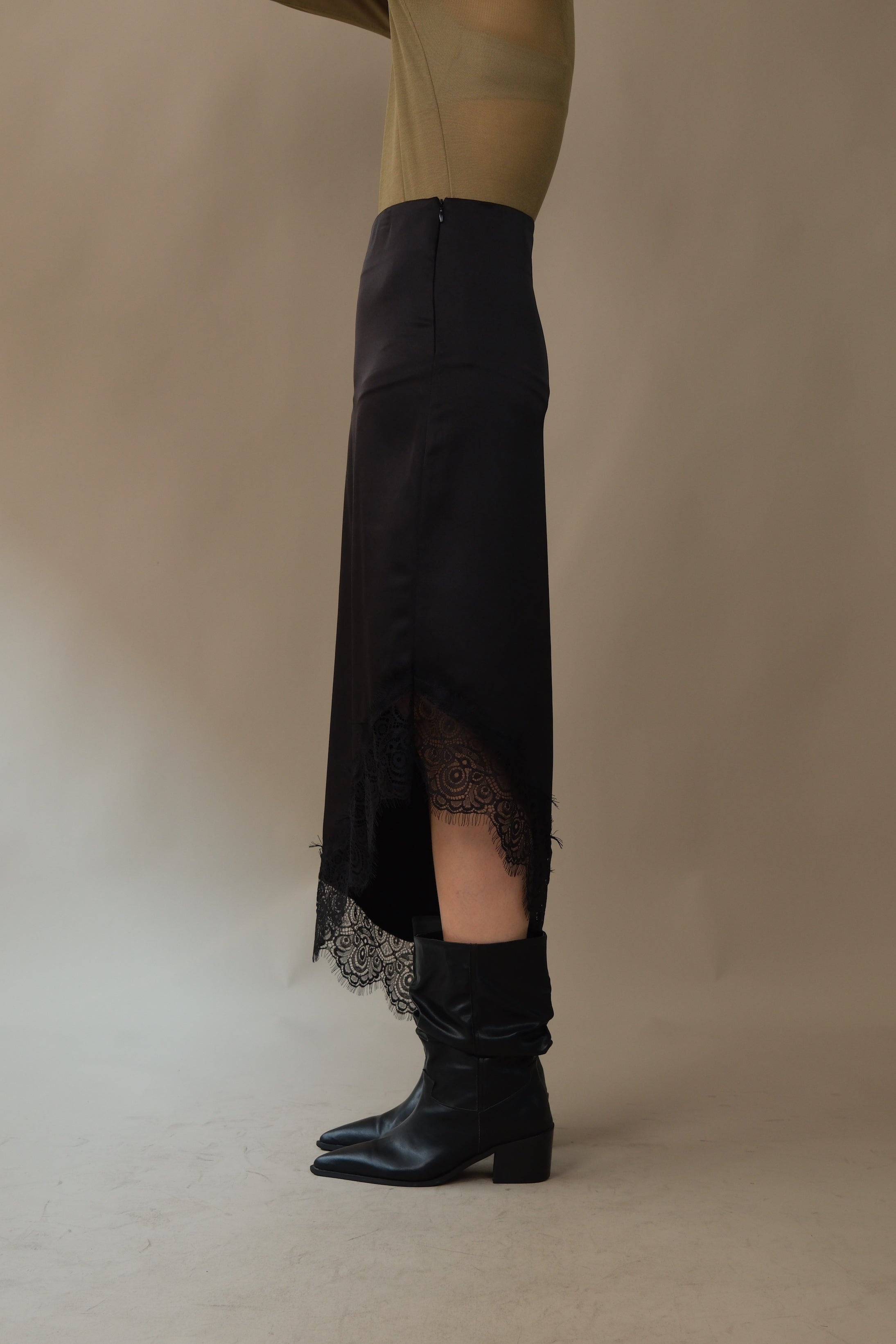Klaire lace hem unbalance silky skirt