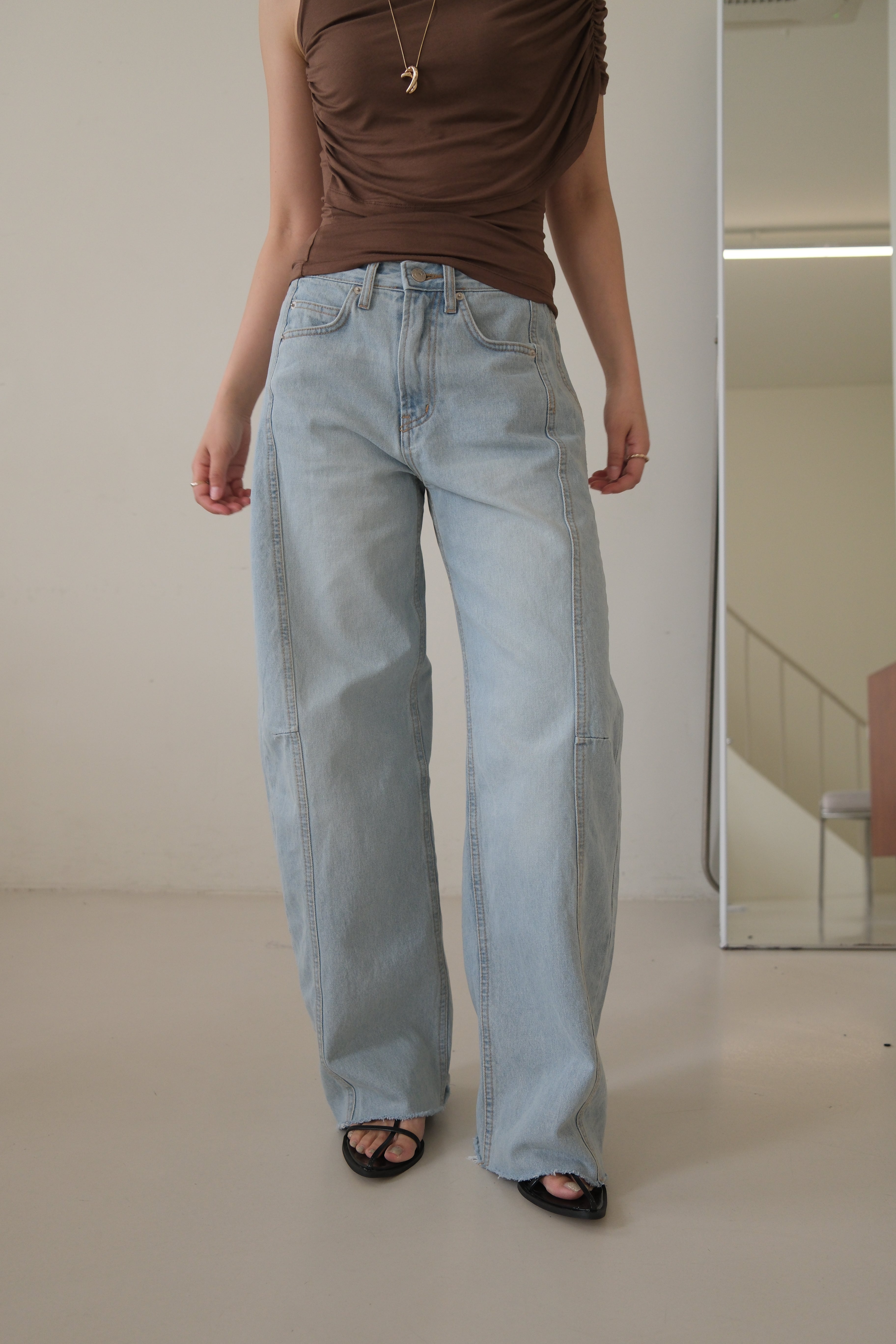 Aiden curved silhouette jeans