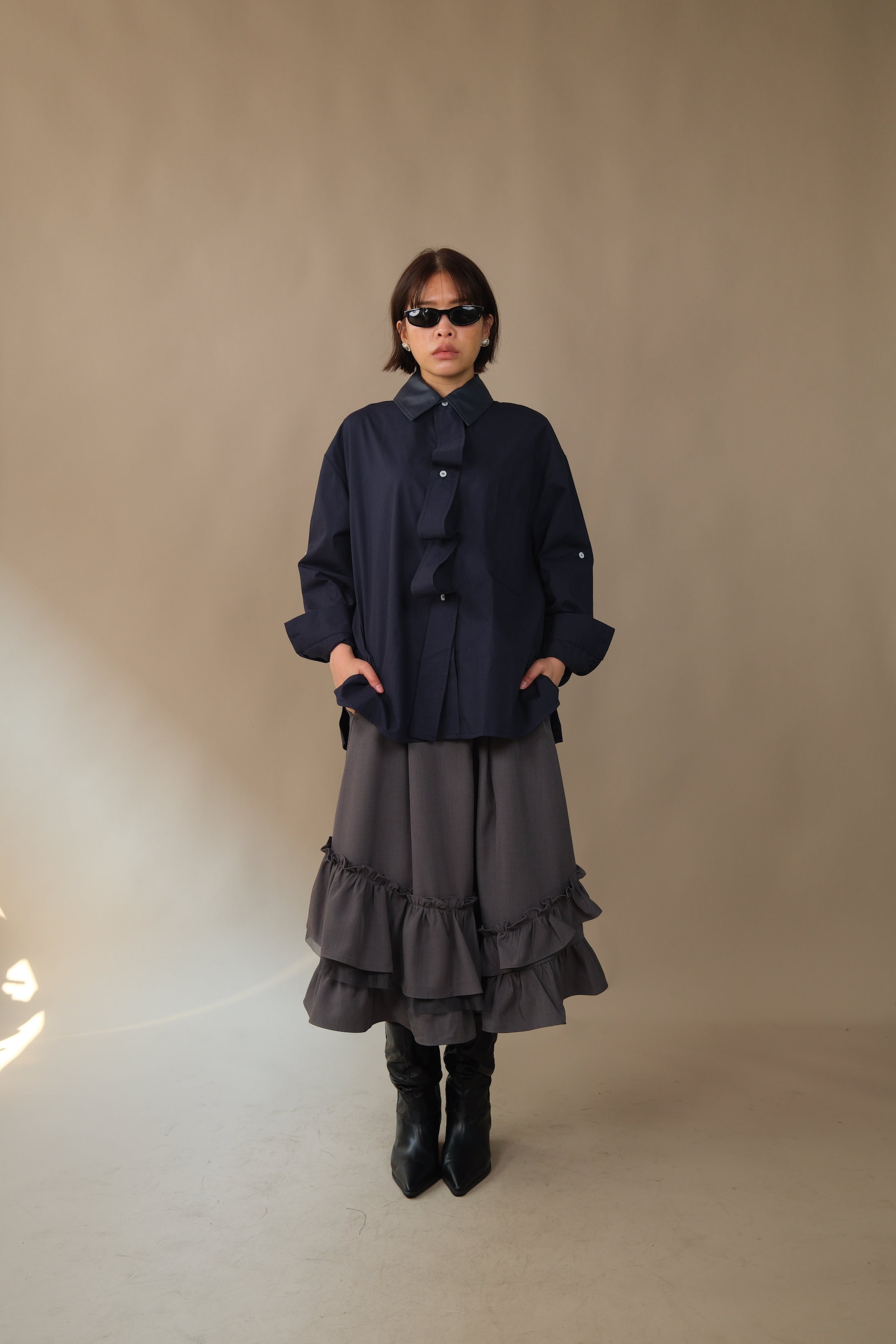 Kalm removable collar and tape shirt