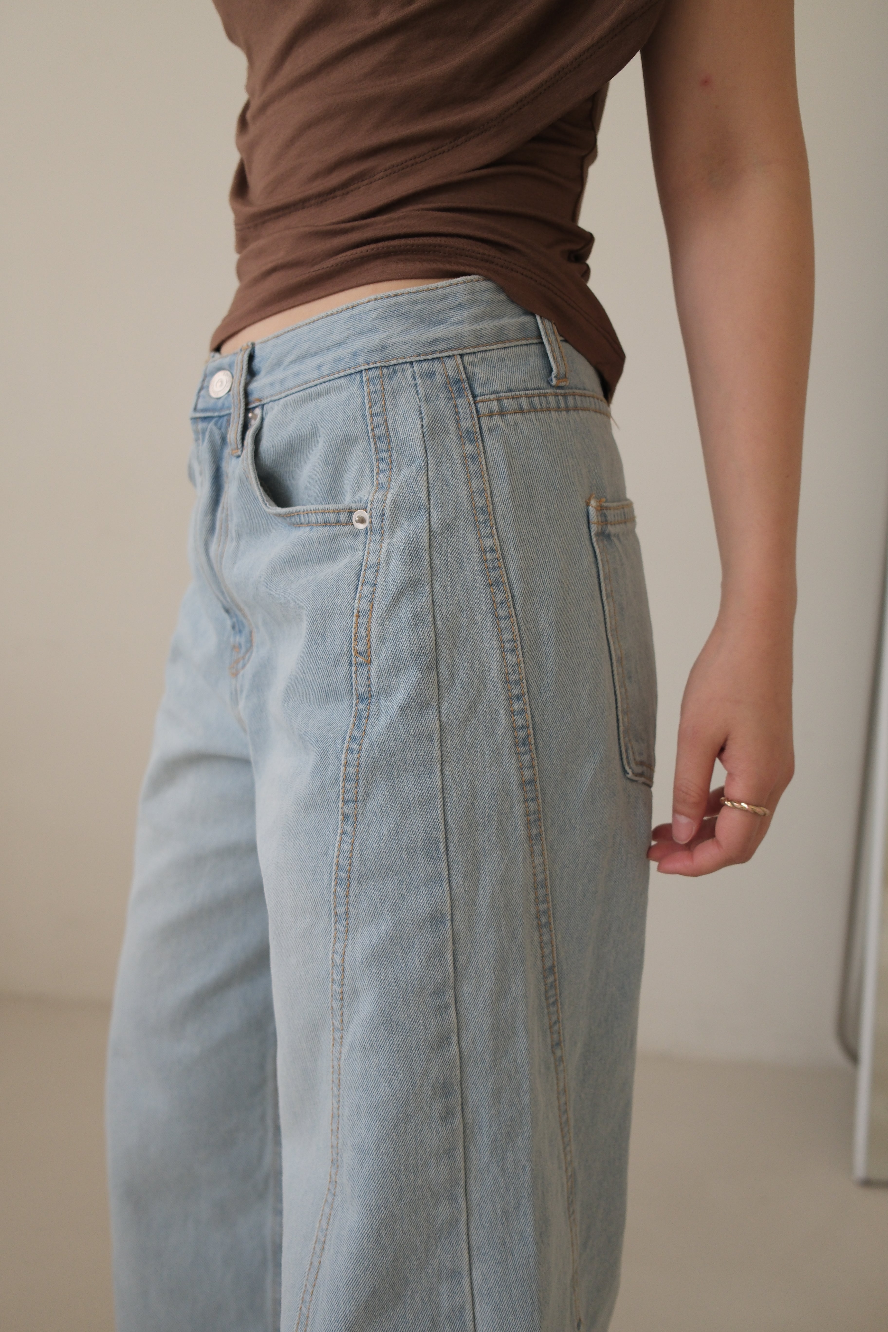 Aiden curved silhouette jeans