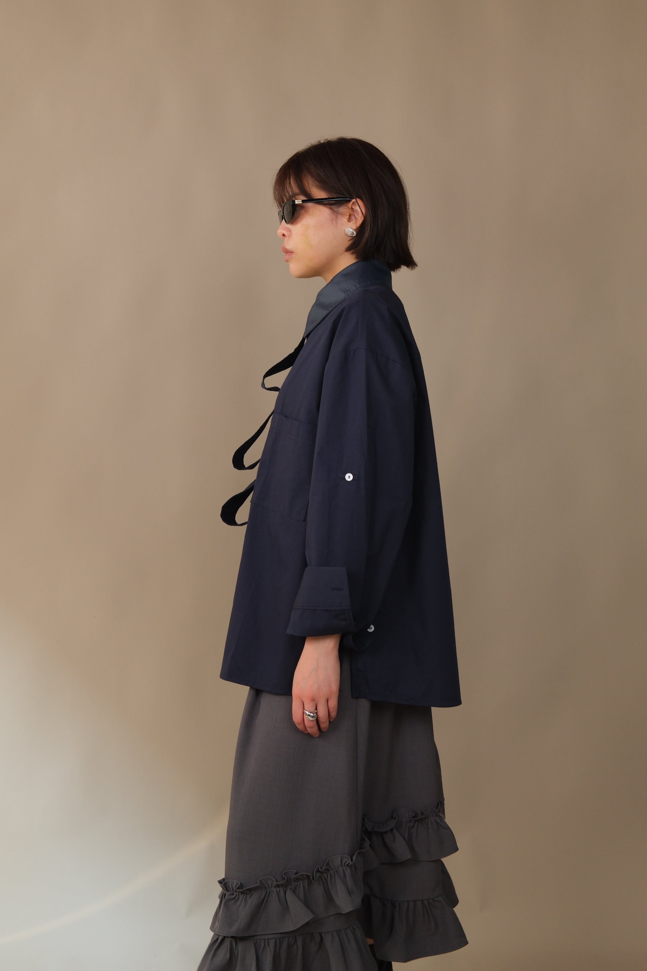 Kalm removable collar and tape shirt