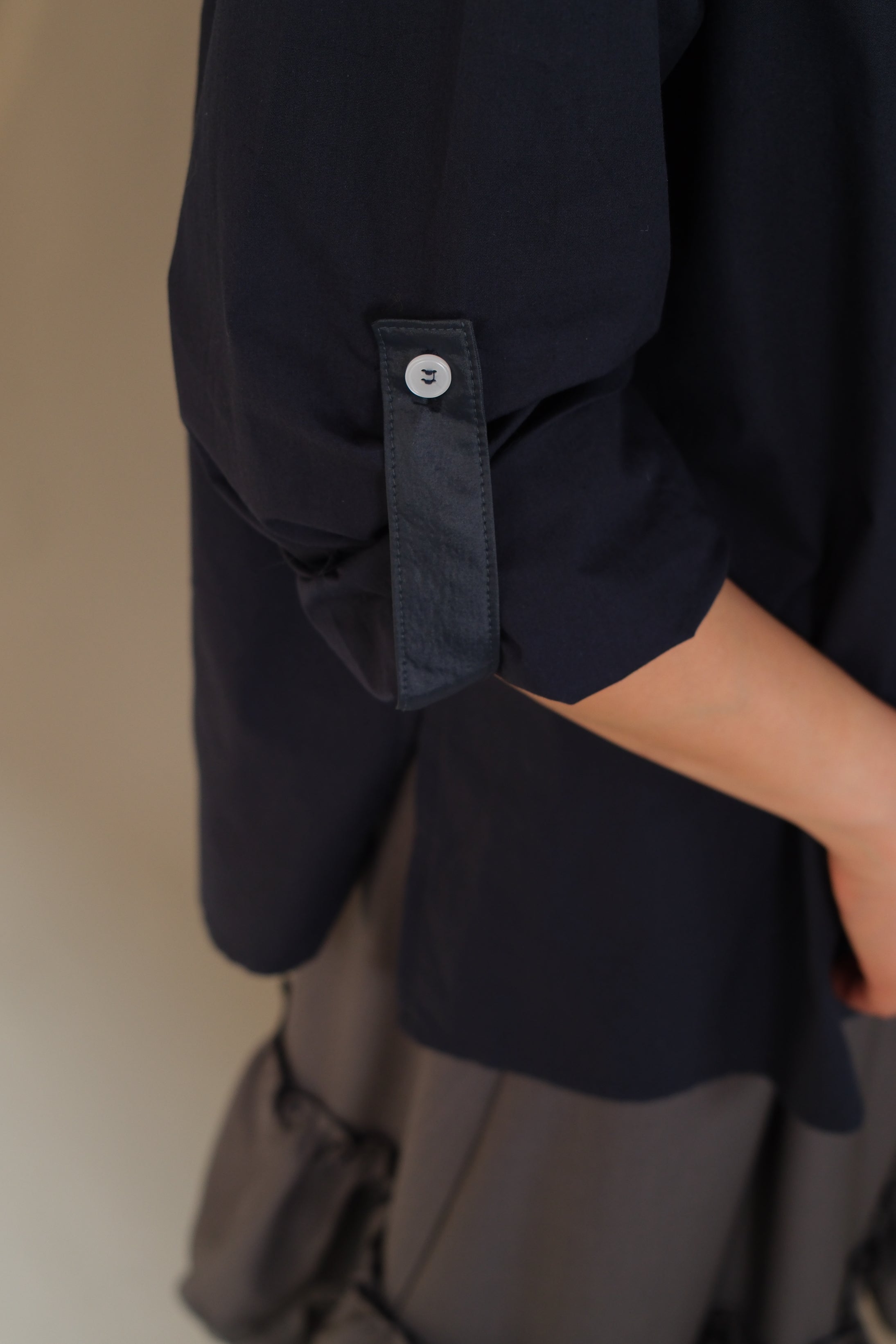 Kalm removable collar and tape shirt