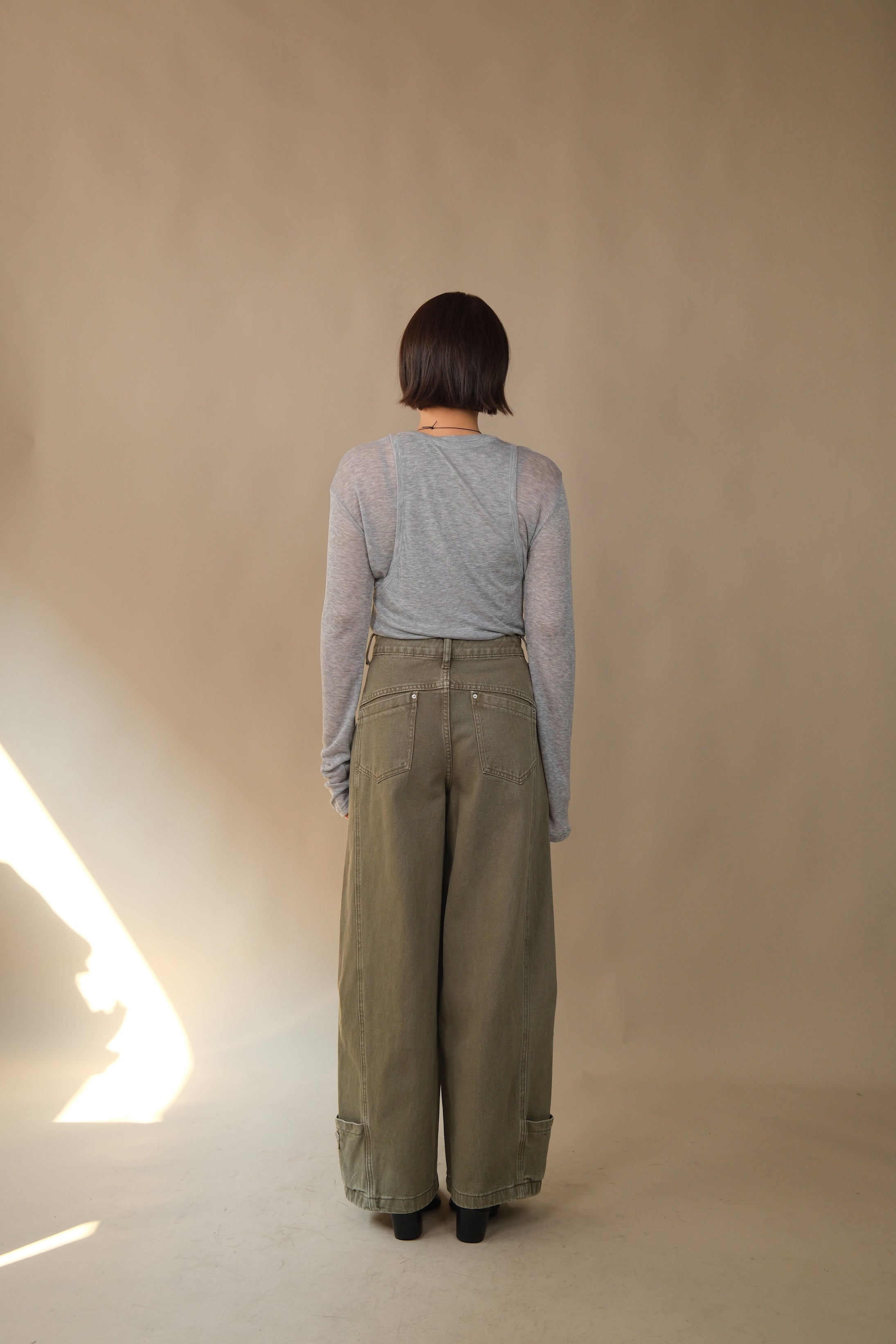 High-rise low pocket barrel jeans