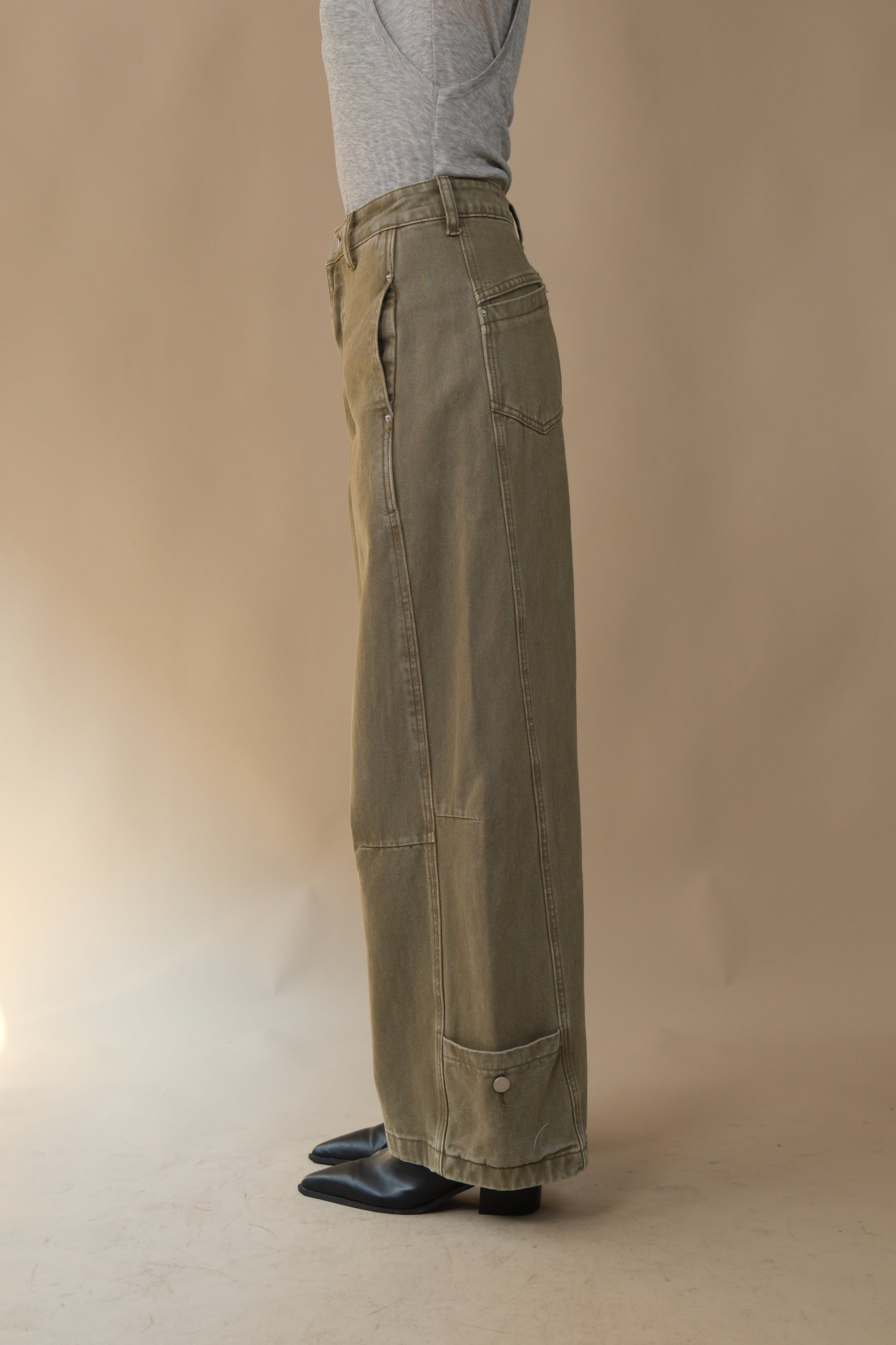 High-rise low pocket barrel jeans