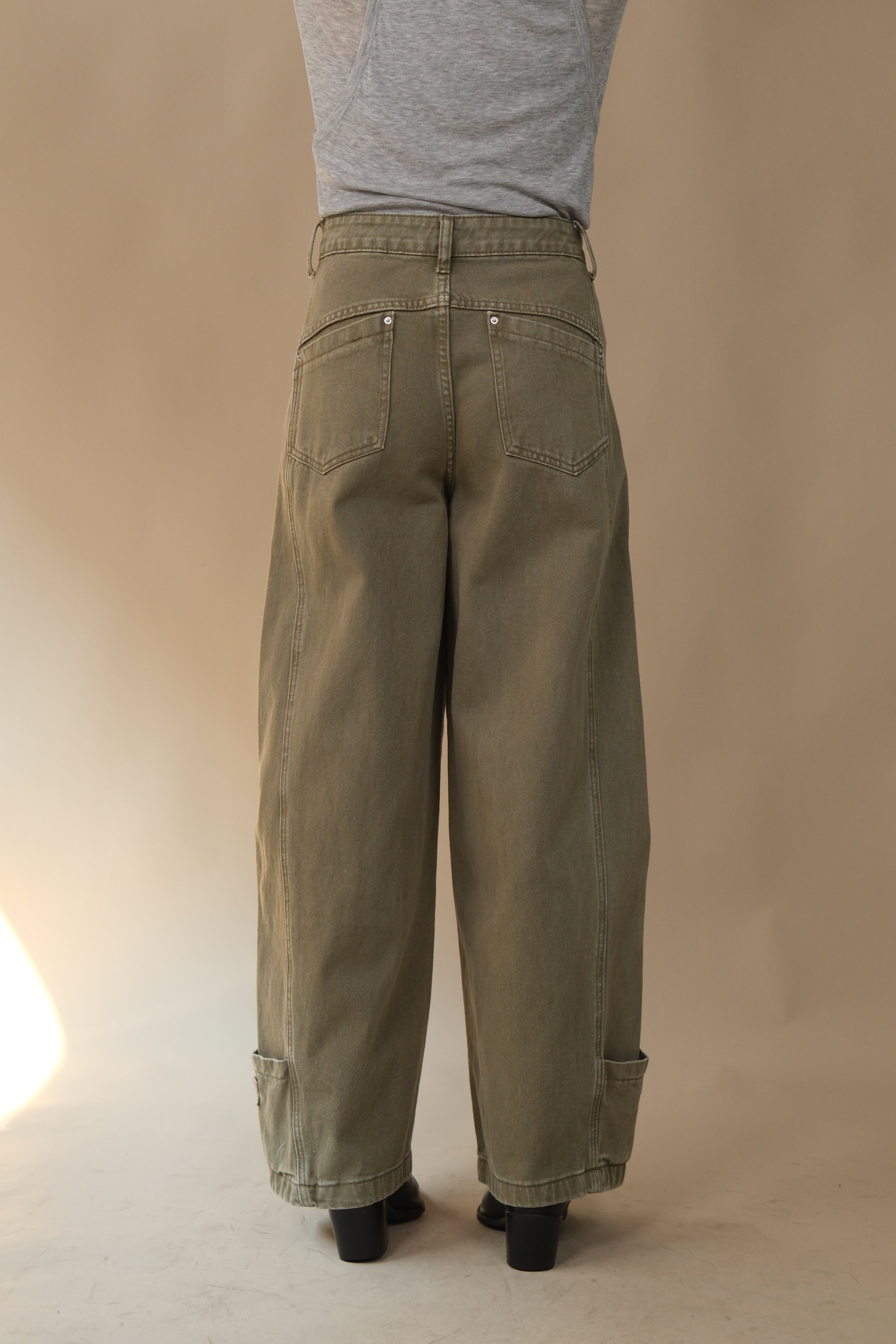 High-rise low pocket barrel jeans