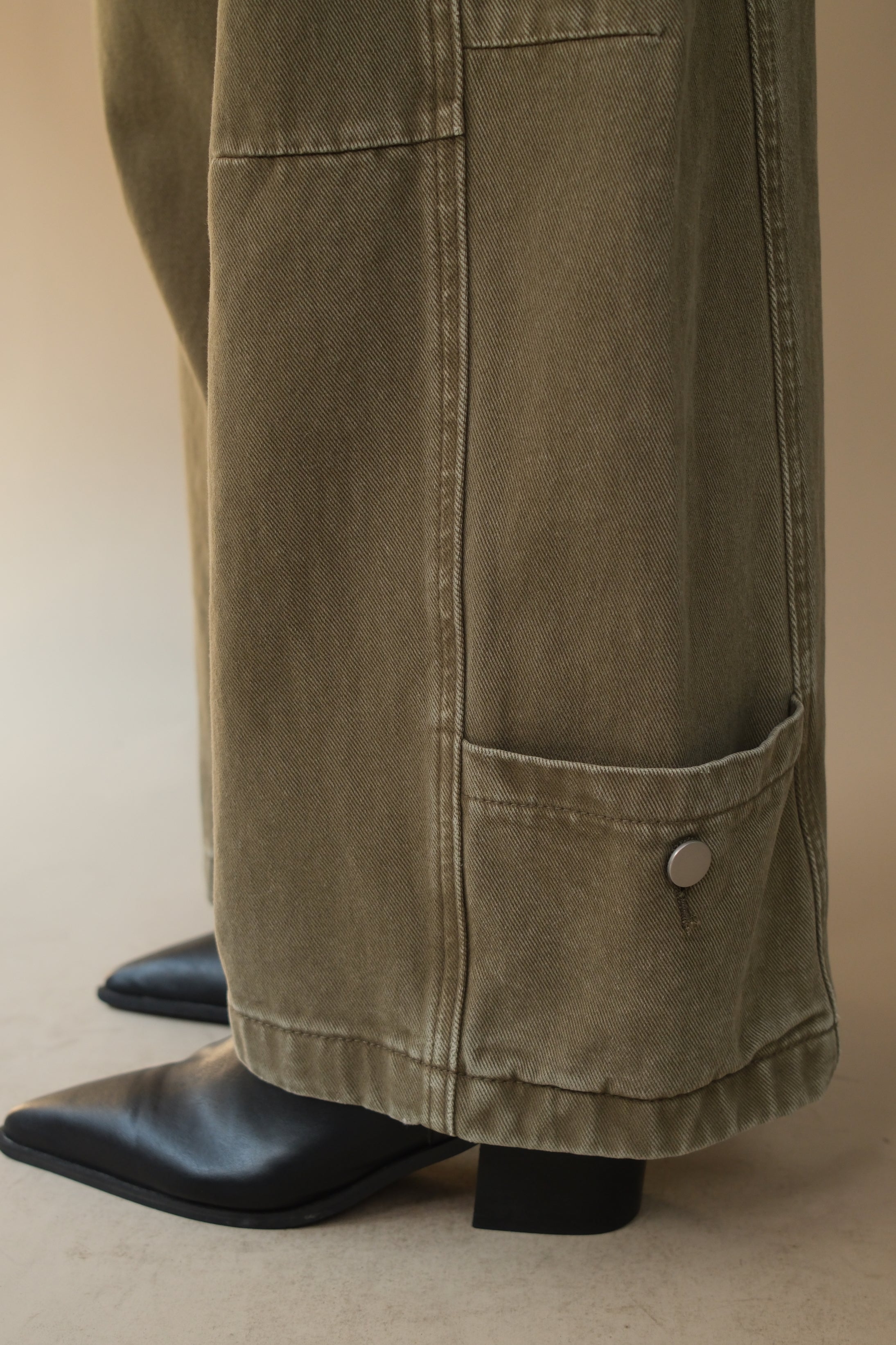 High-rise low pocket barrel jeans