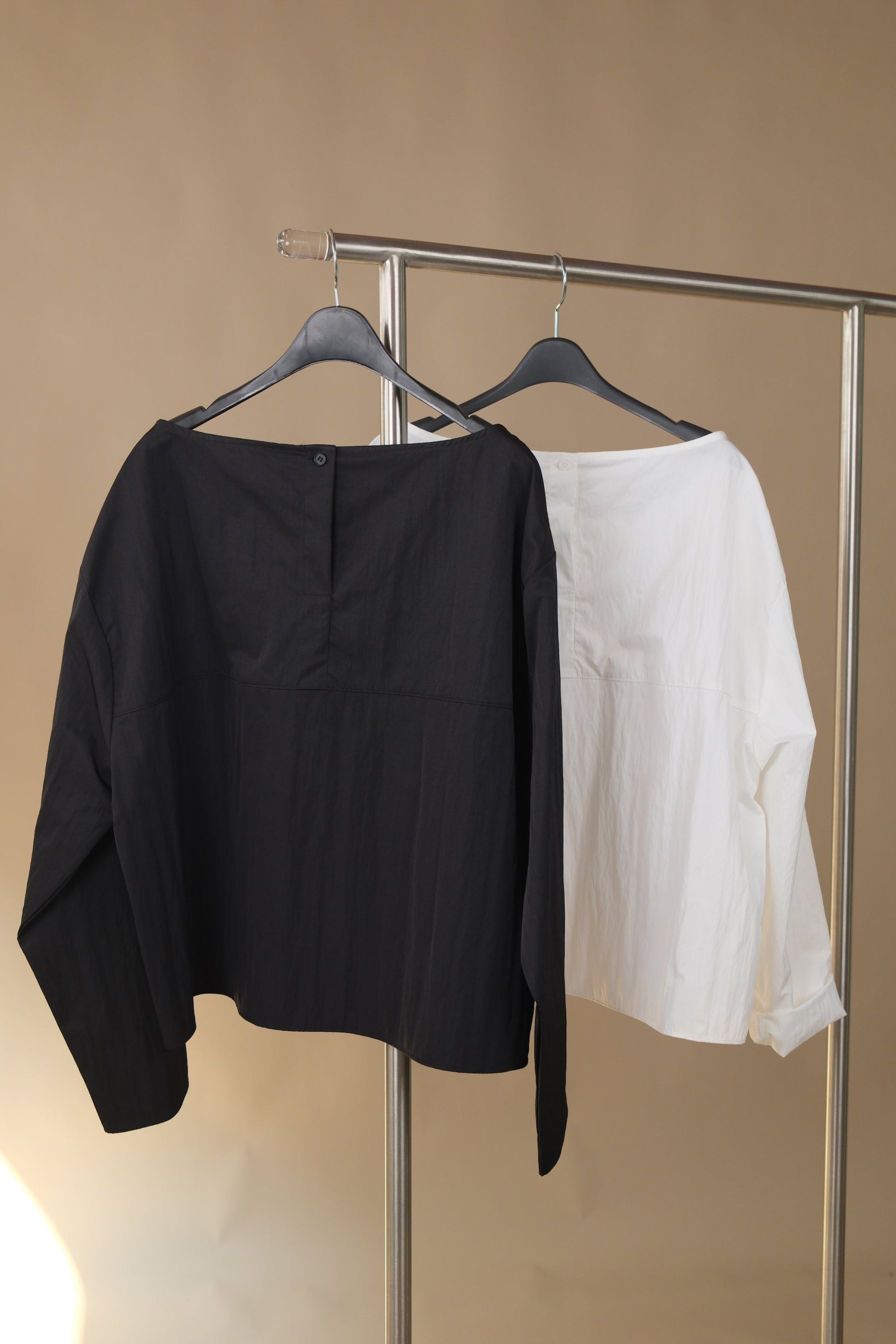 Boat neck 2-way blouse