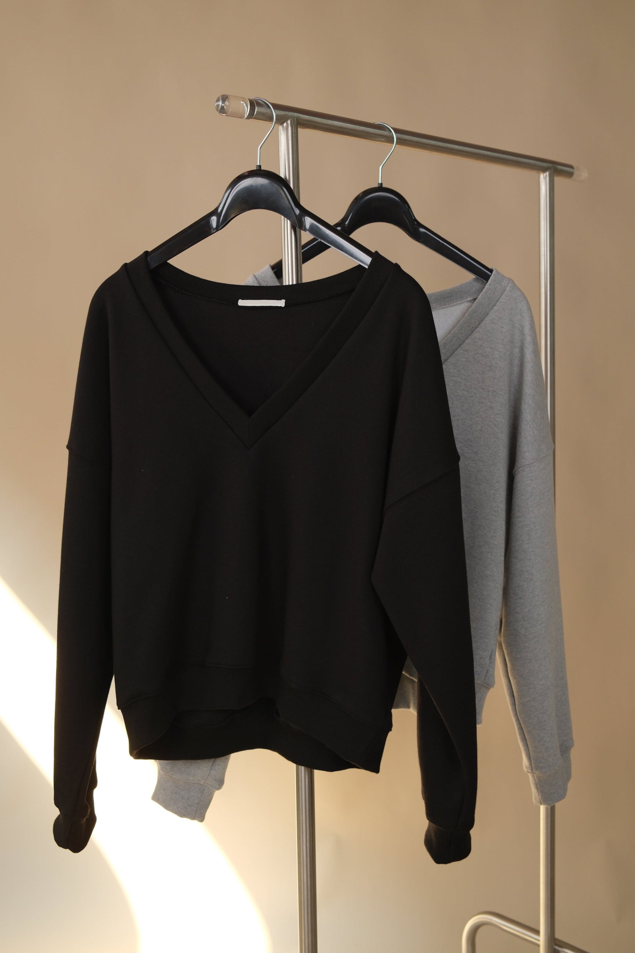 Pint v neck sweatshirt