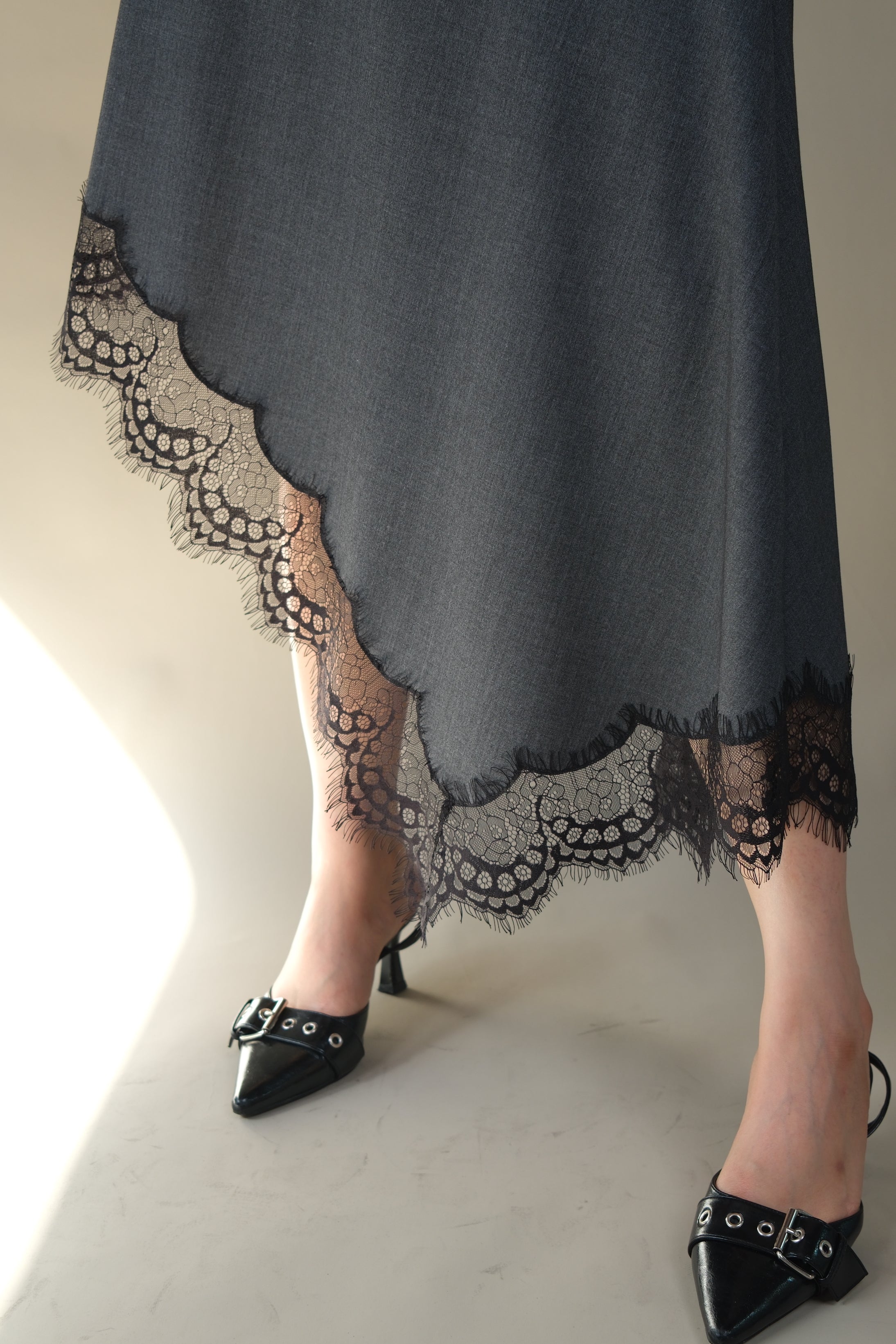 Ashley Lace hem unbalance skirt