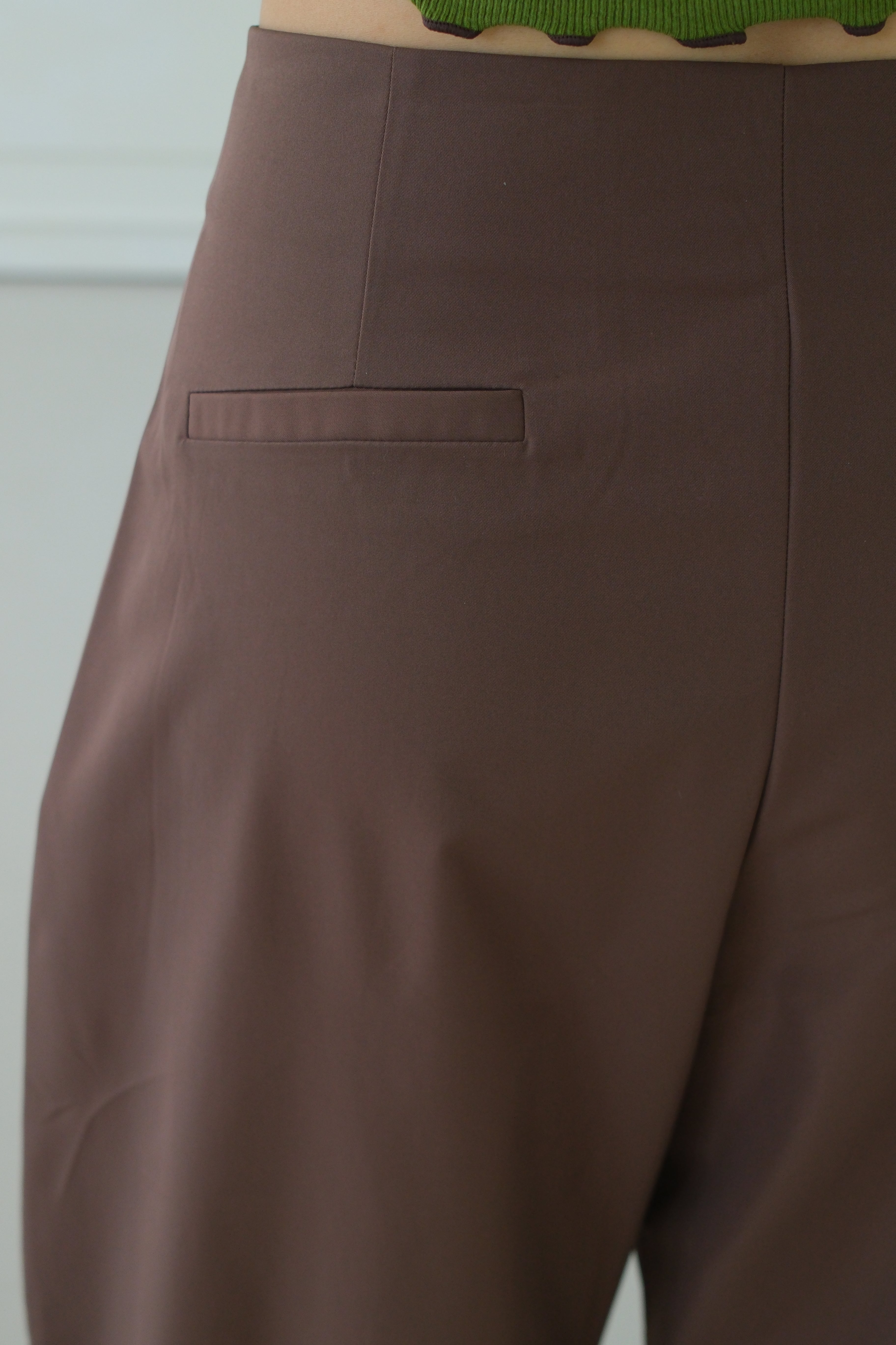 high-rise curved silhouette pants