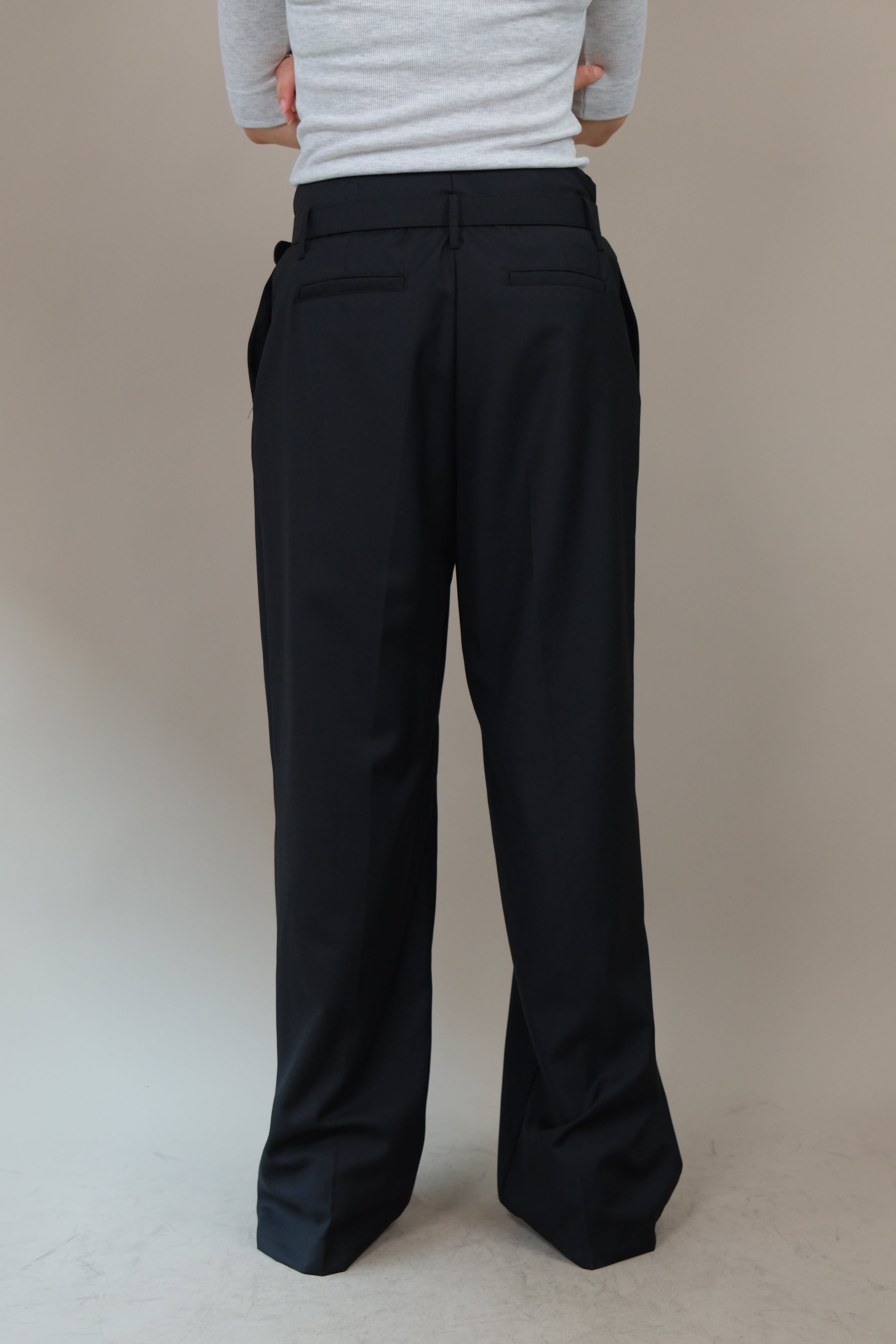 Flowy waisted-line (with belt)