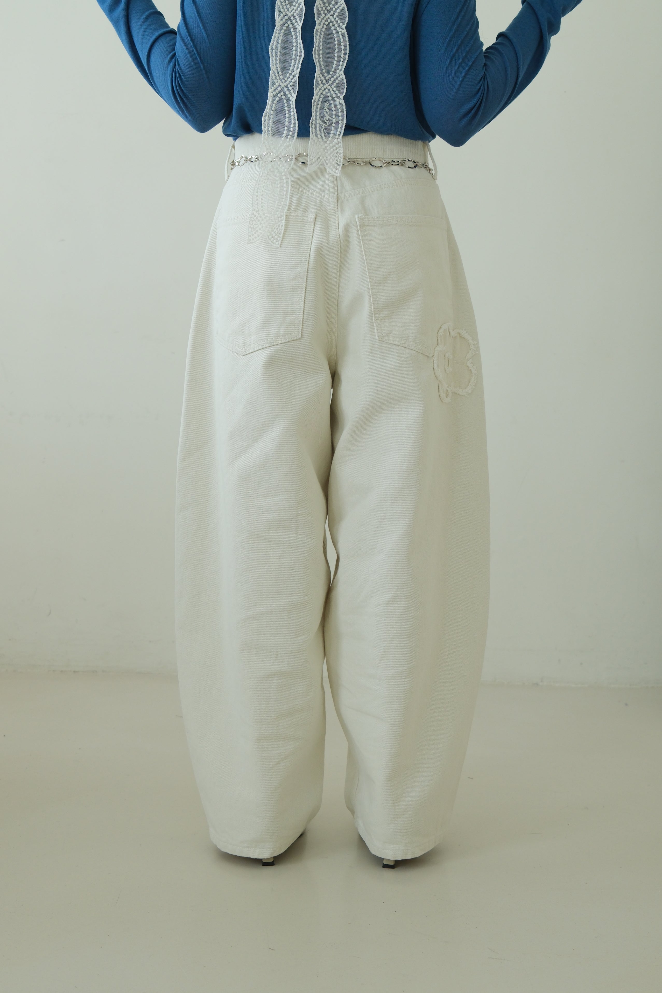 Tonal Embroidered Balloon Jeans