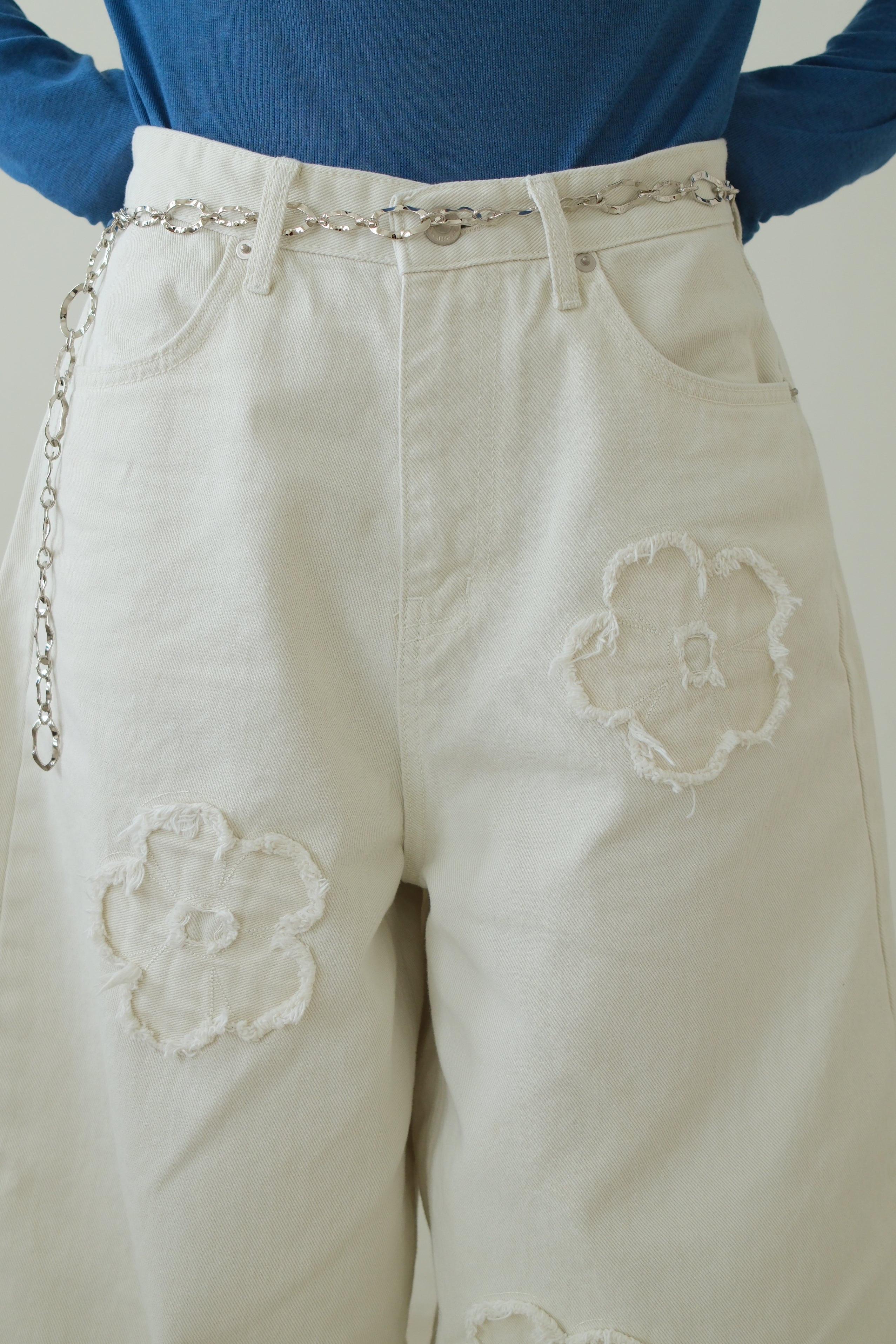 Tonal Embroidered Balloon Jeans