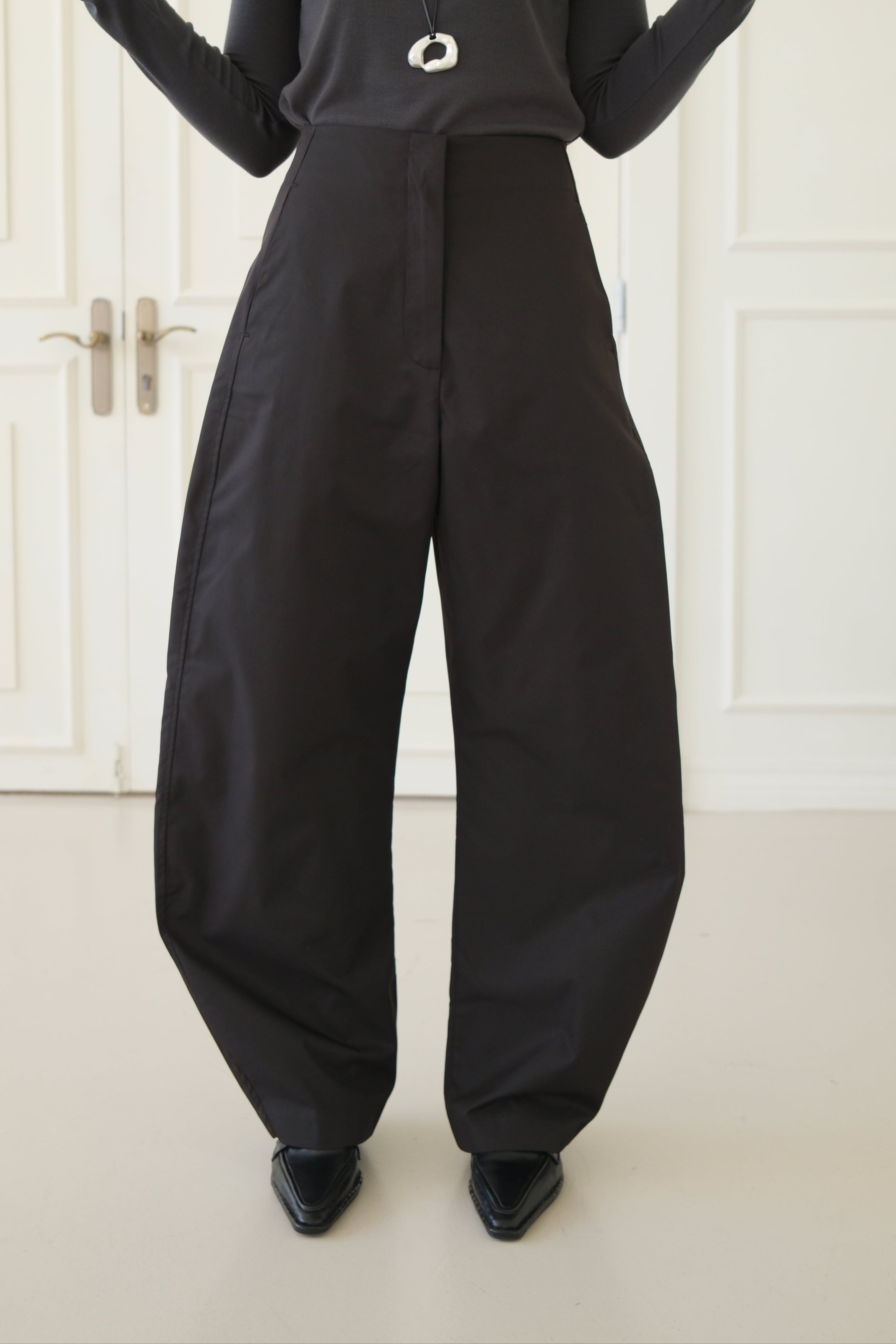 high-rise curved silhouette pants