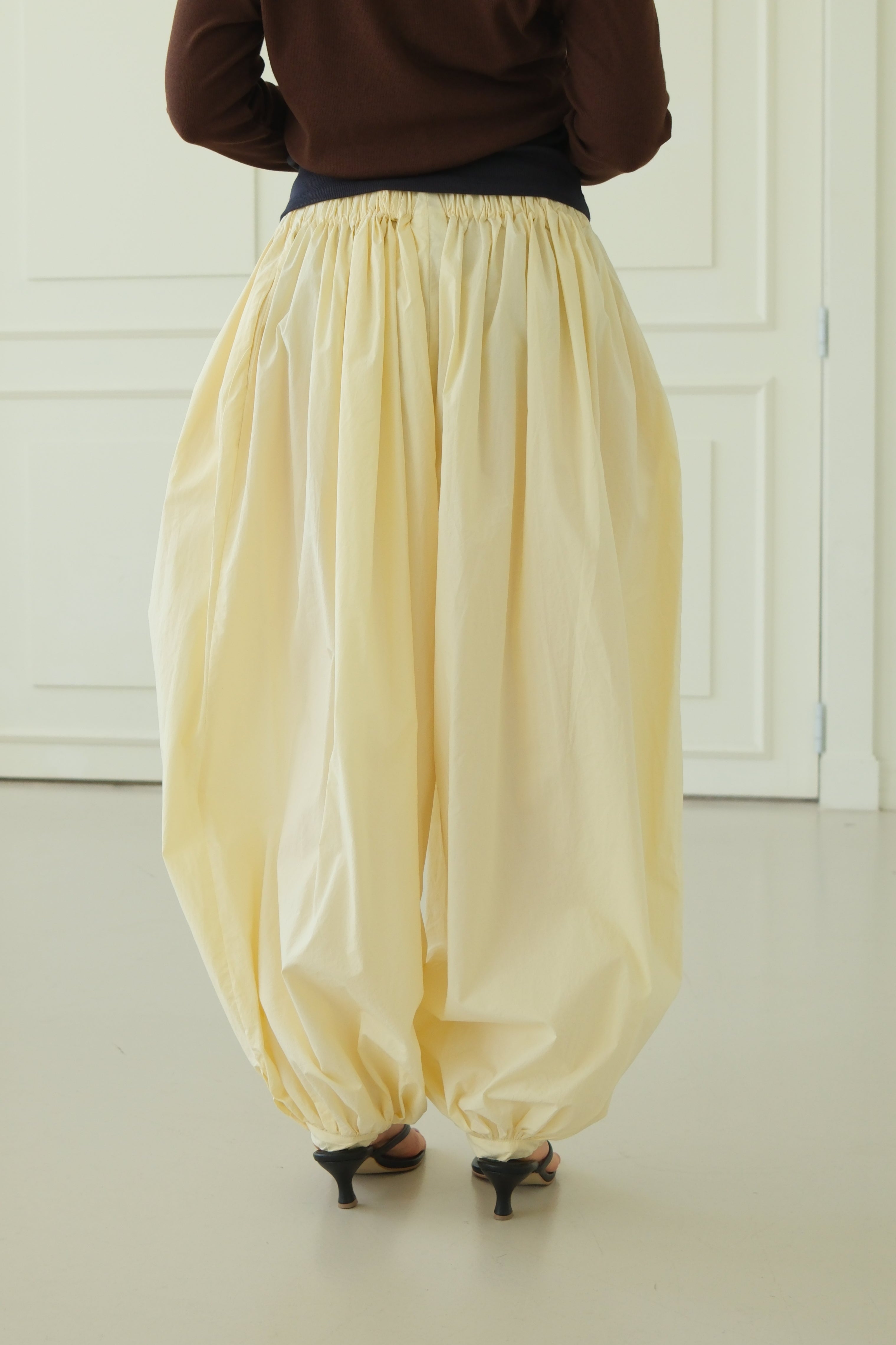 elasticated waist balloon parachute pants