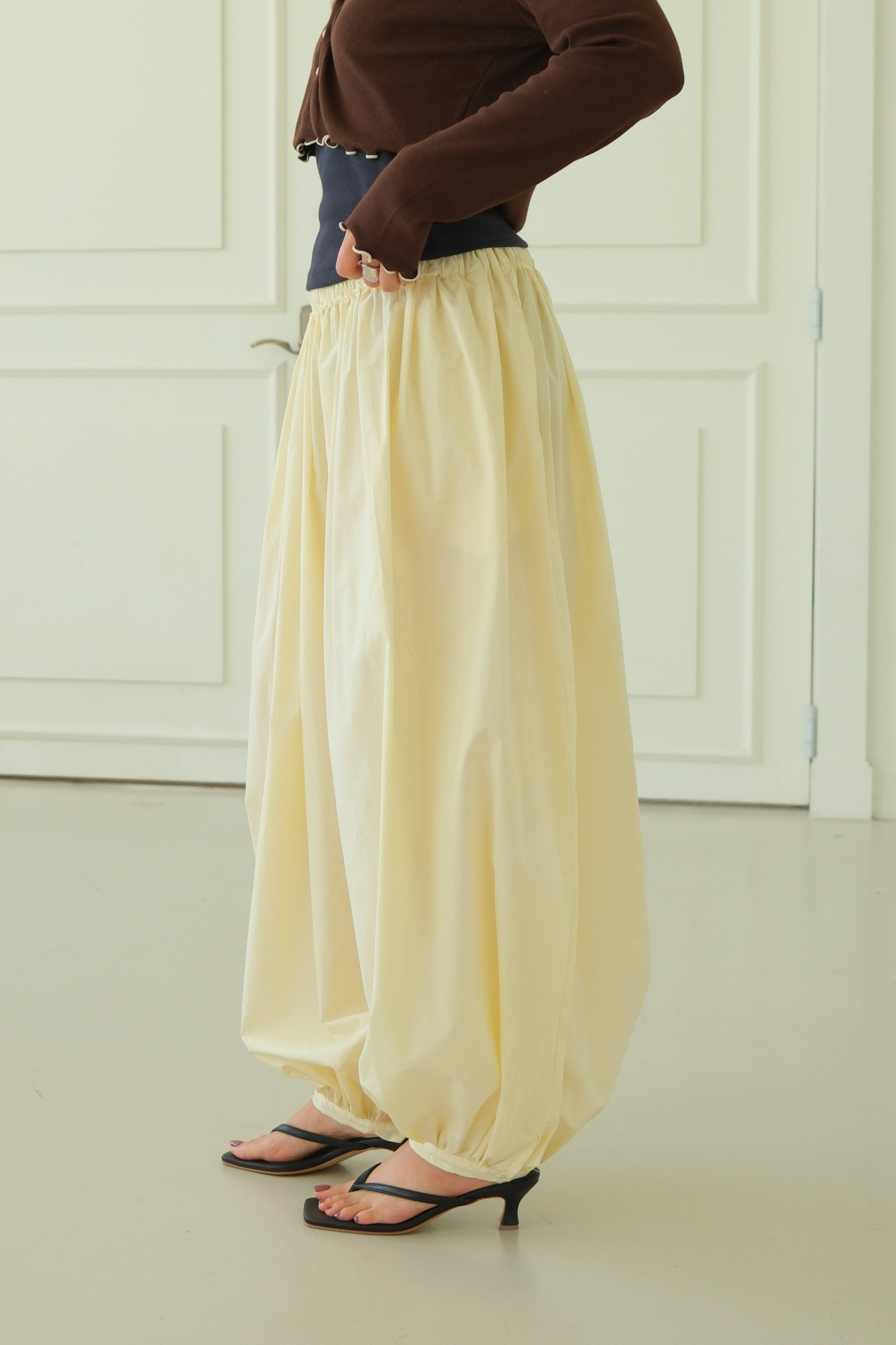 elasticated waist balloon parachute pants