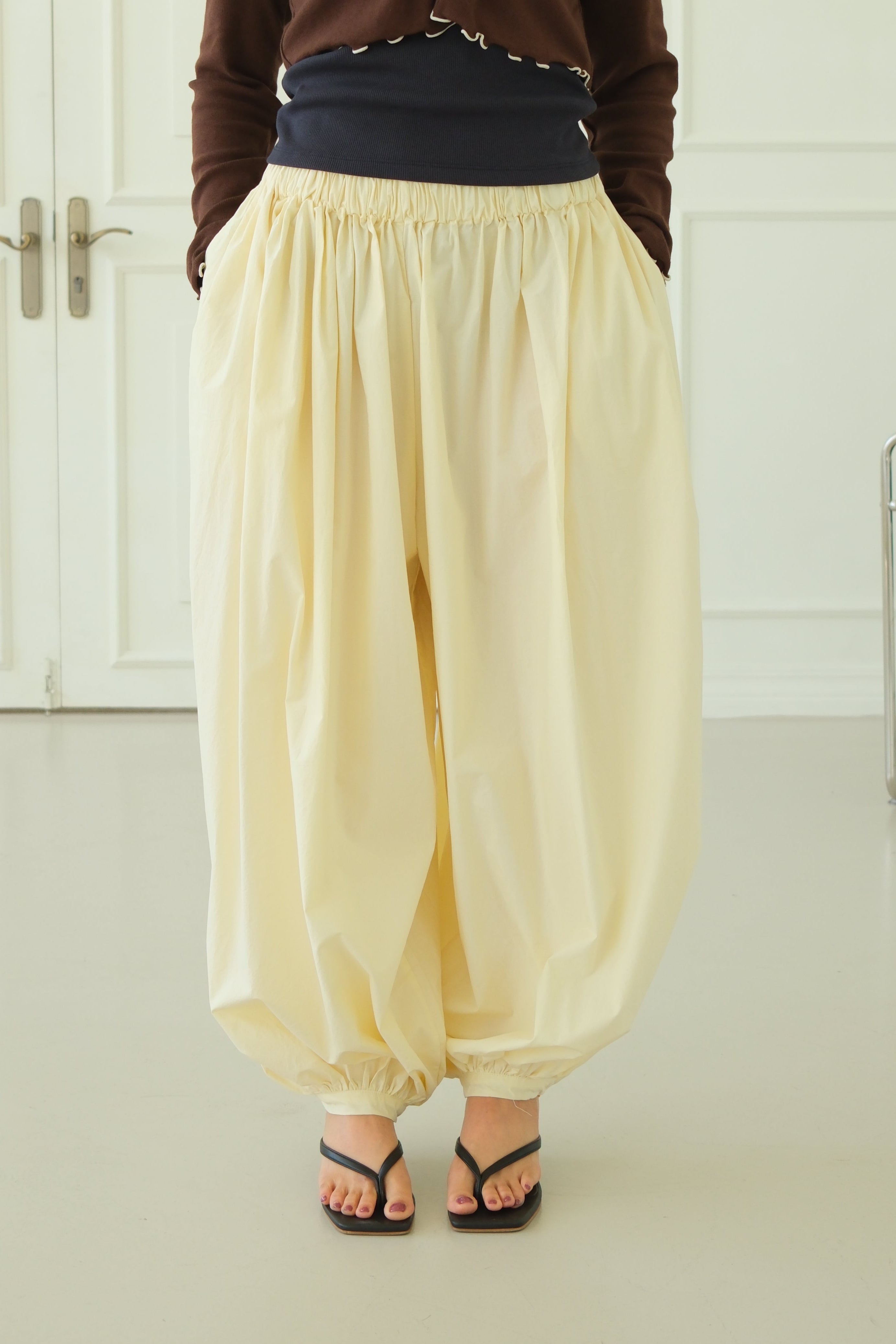 elasticated waist balloon parachute pants