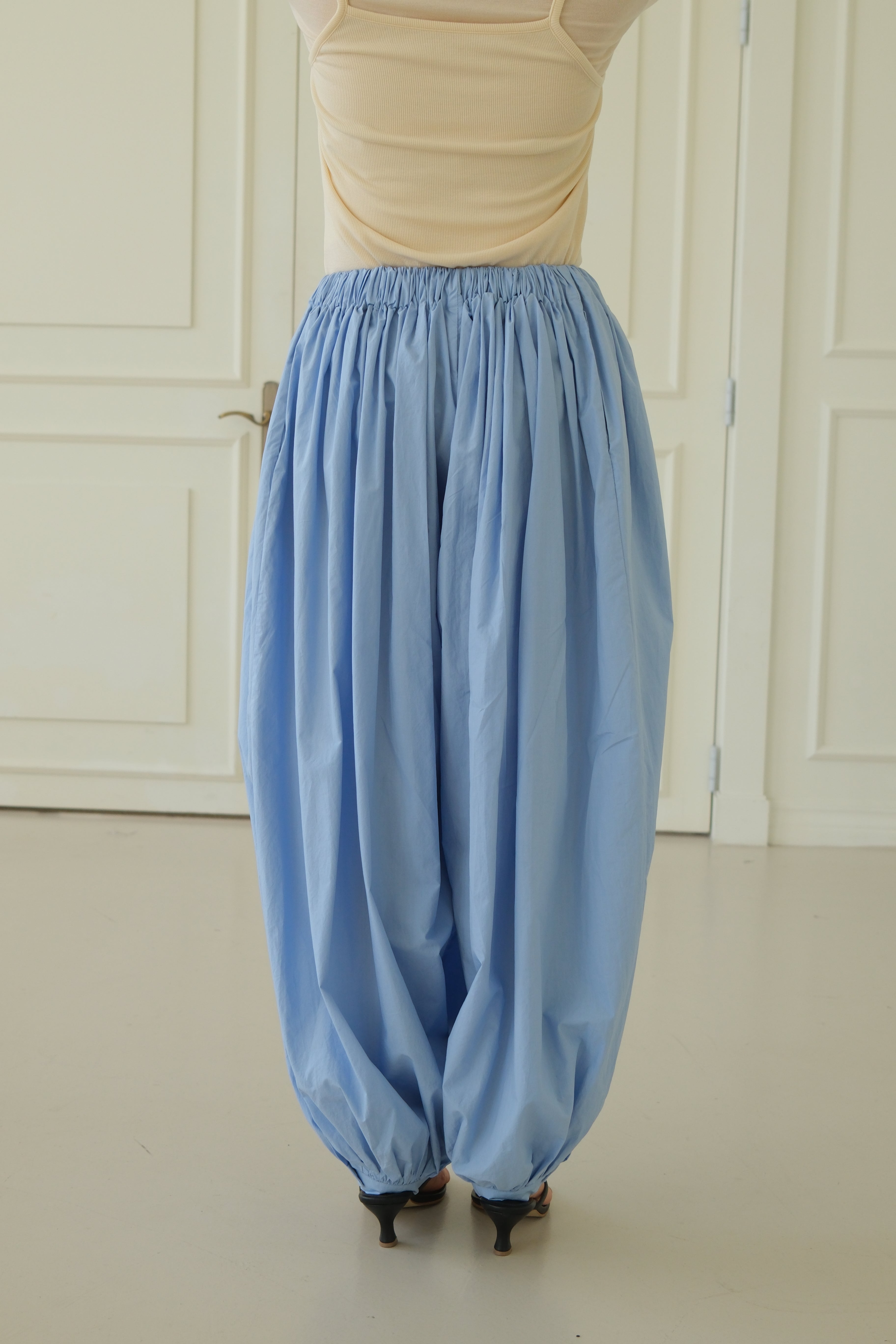 elasticated waist balloon parachute pants