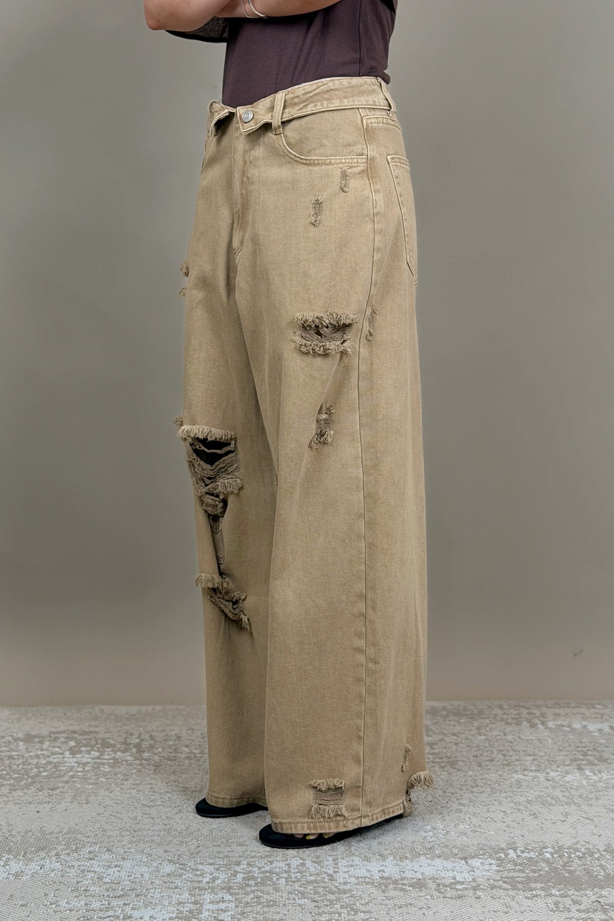 Dune Distressed Barrel Jeans
