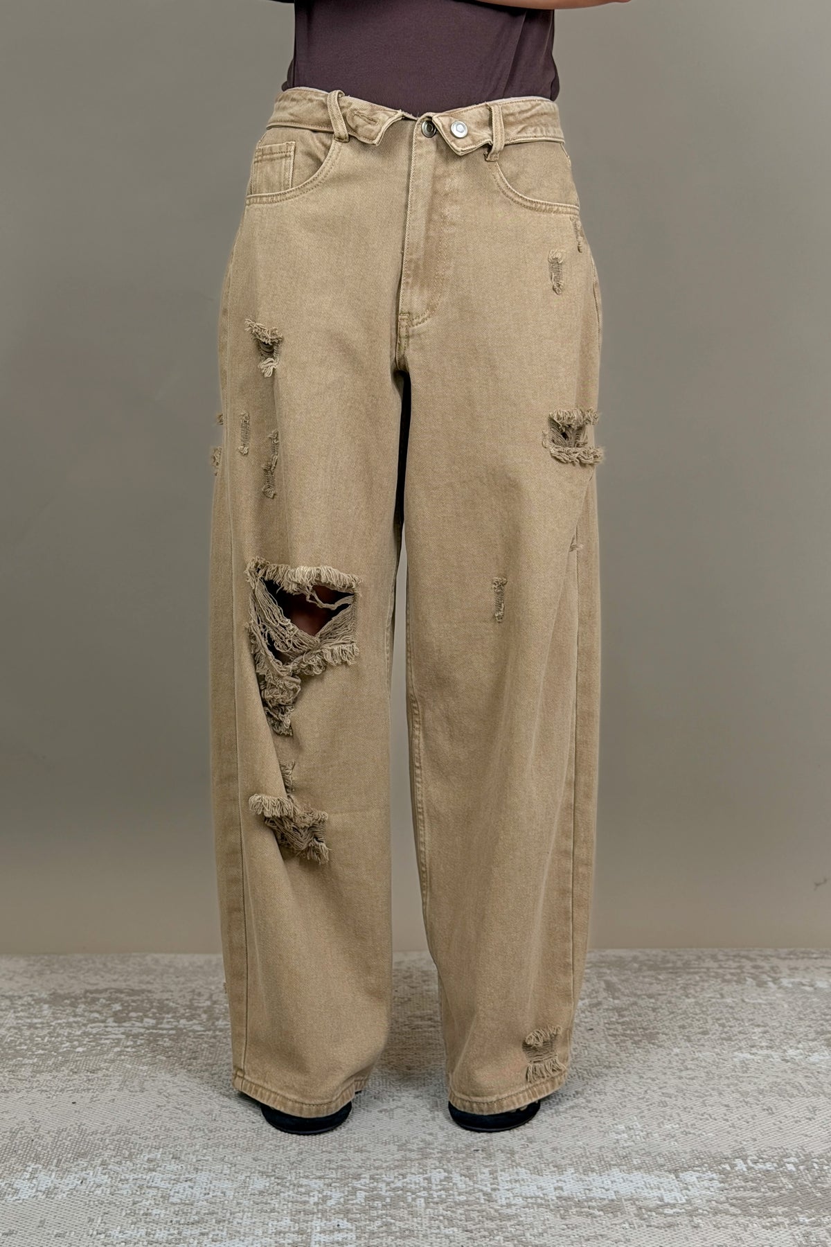 Dune Distressed Barrel Jeans